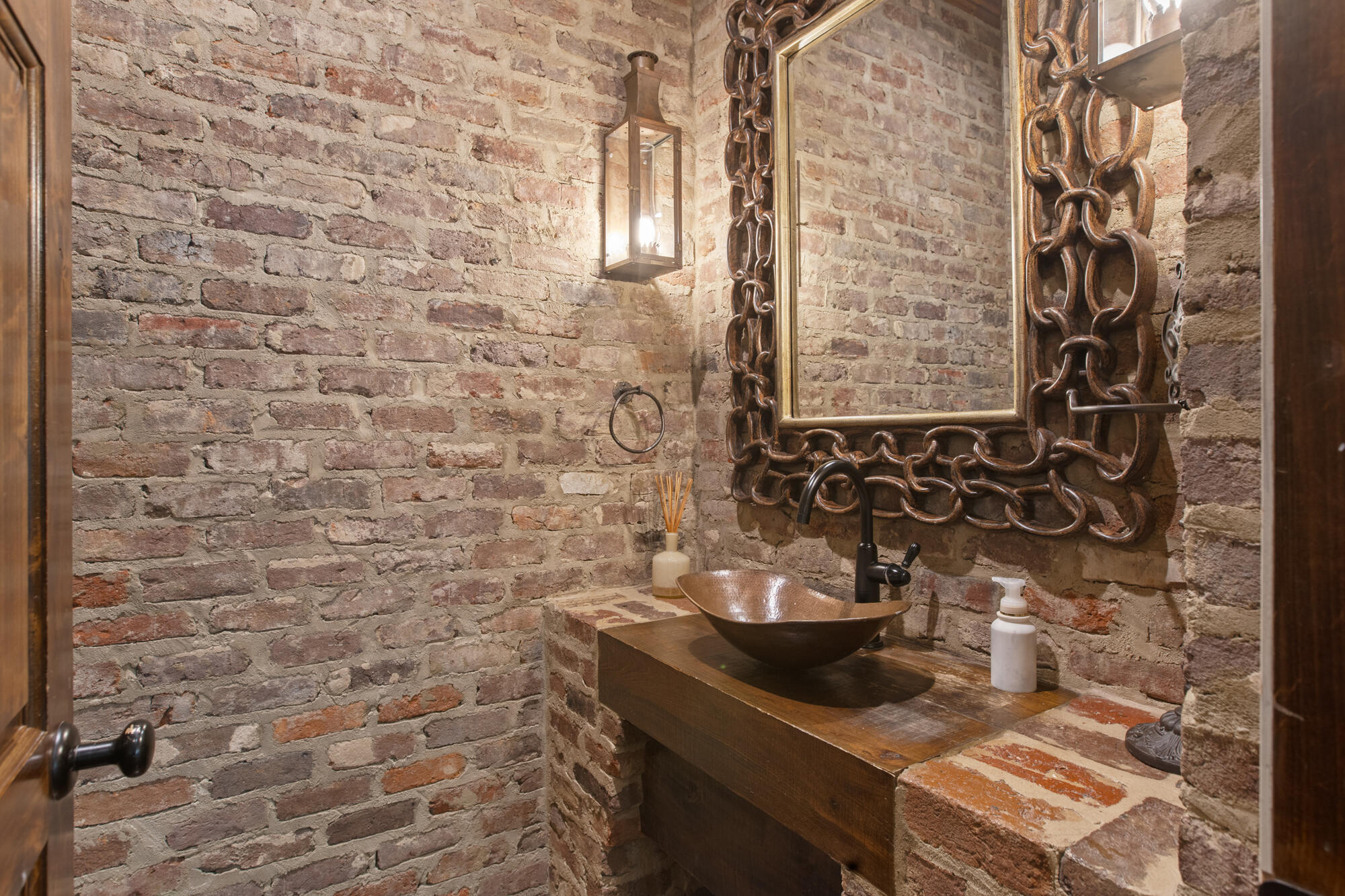 Hattiesburg, Mississippi, 39402, United States, ,5 BathroomsBathrooms,Residential,Active,1820499