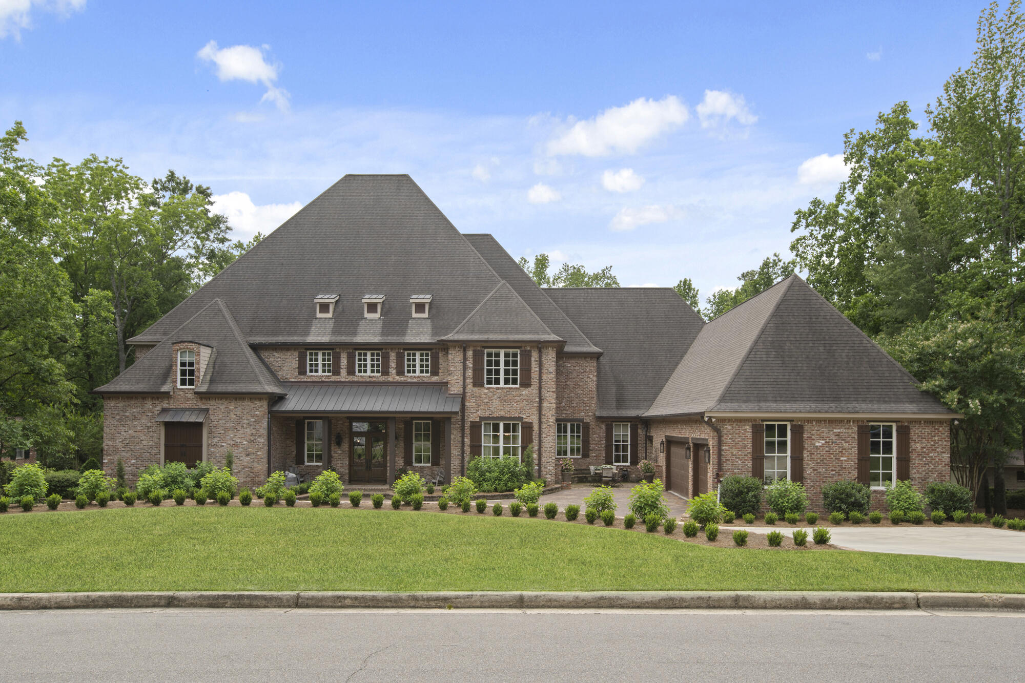 Hattiesburg, Mississippi, 39402, United States, 5 Bedrooms Bedrooms, ,5 BathroomsBathrooms,Residential,Active,2014920