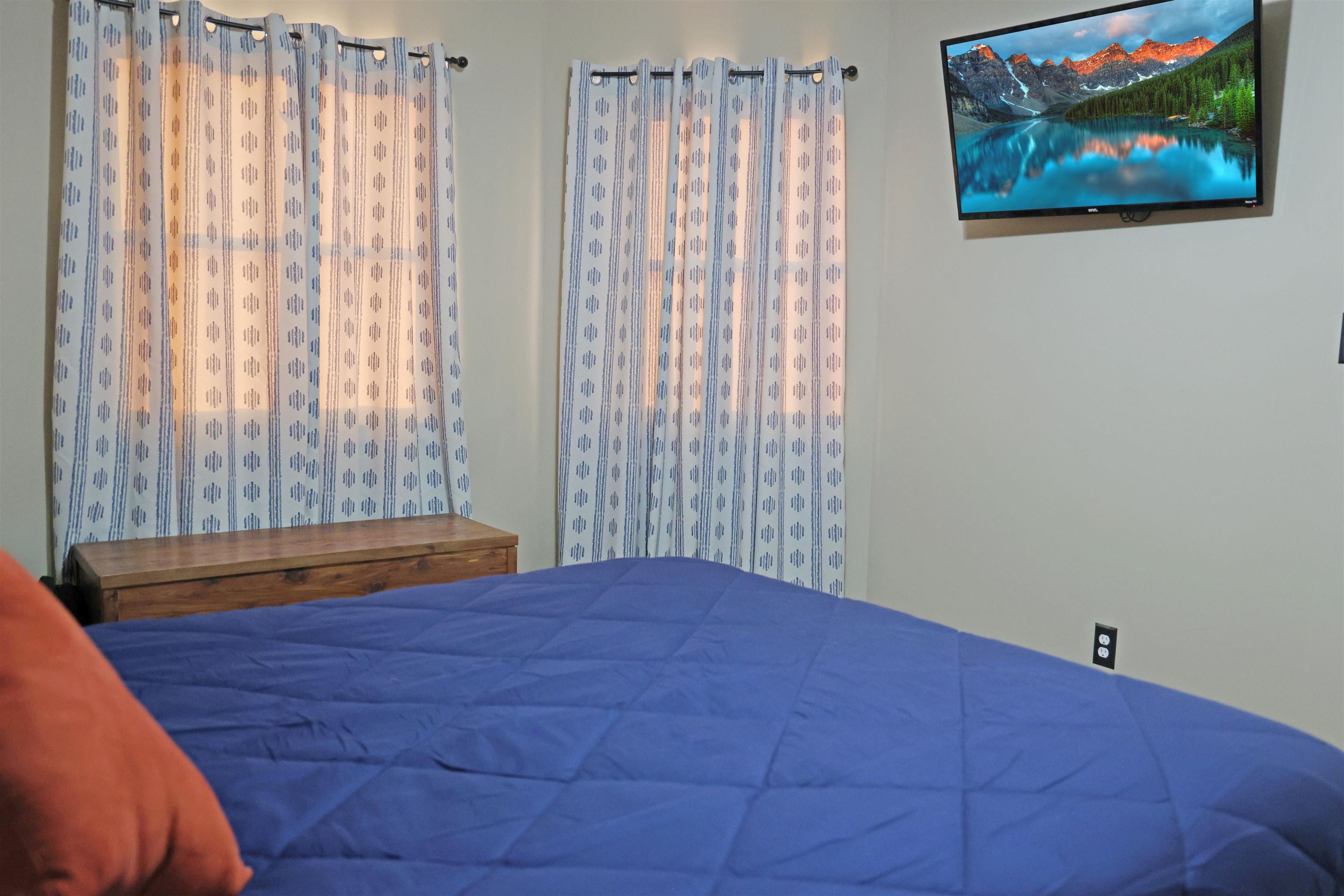 Hays, Kansas, 67601, United States, 5 Bedrooms Bedrooms, ,5 BathroomsBathrooms,Residential,Active,1964298