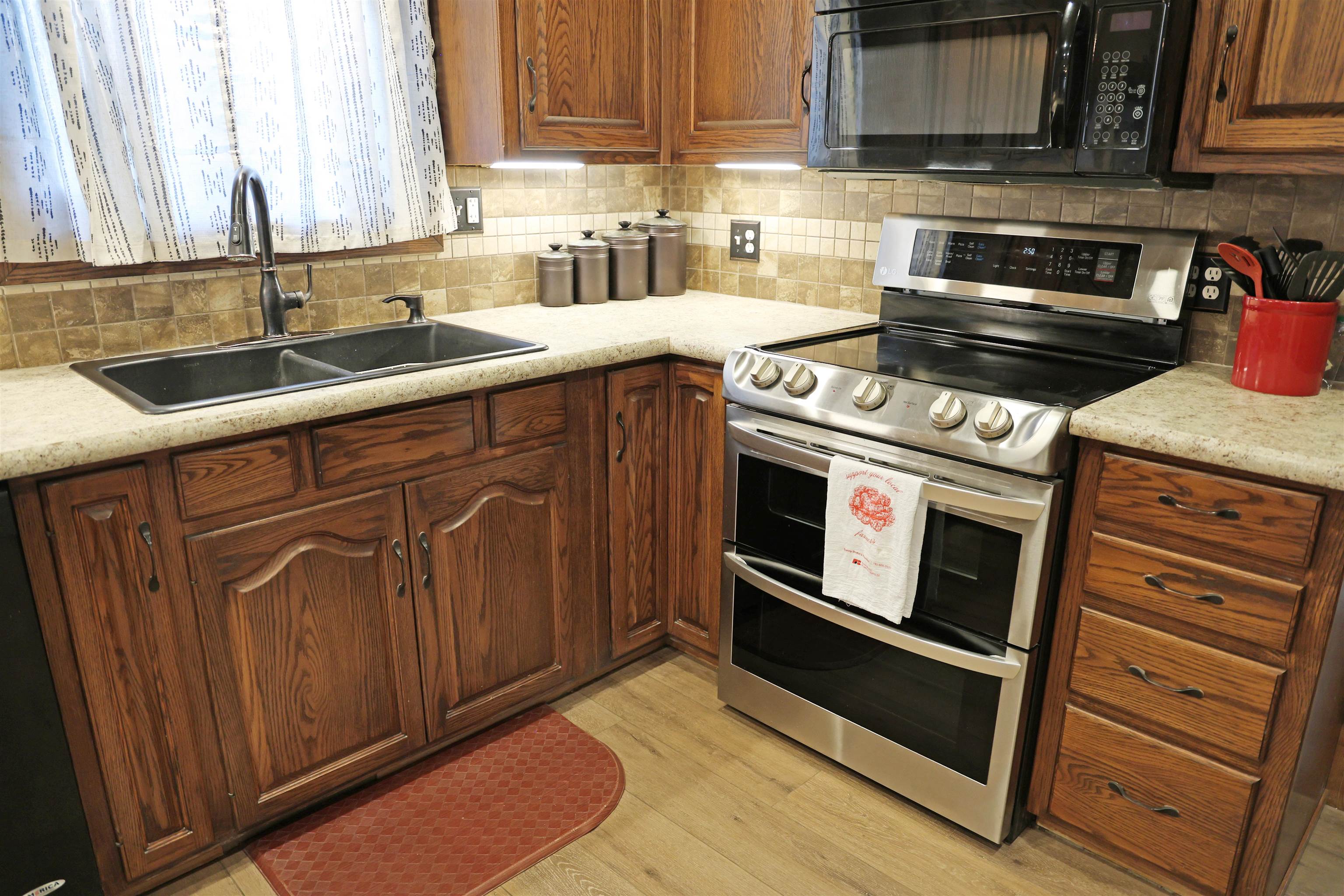 Hays, Kansas, 67601, United States, 5 Bedrooms Bedrooms, ,5 BathroomsBathrooms,Residential,Active,1964298