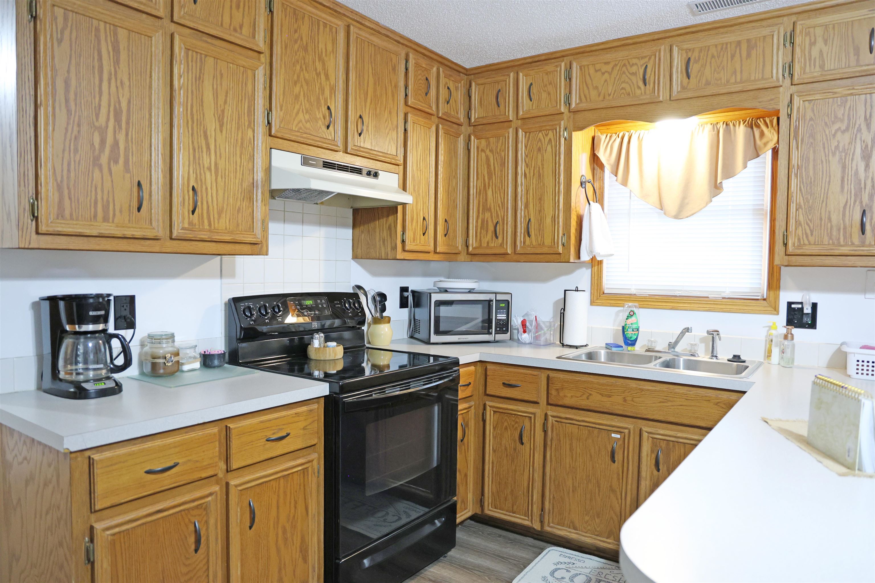 Hays, Kansas, 67601, United States, 5 Bedrooms Bedrooms, ,5 BathroomsBathrooms,Residential,Active,1964298