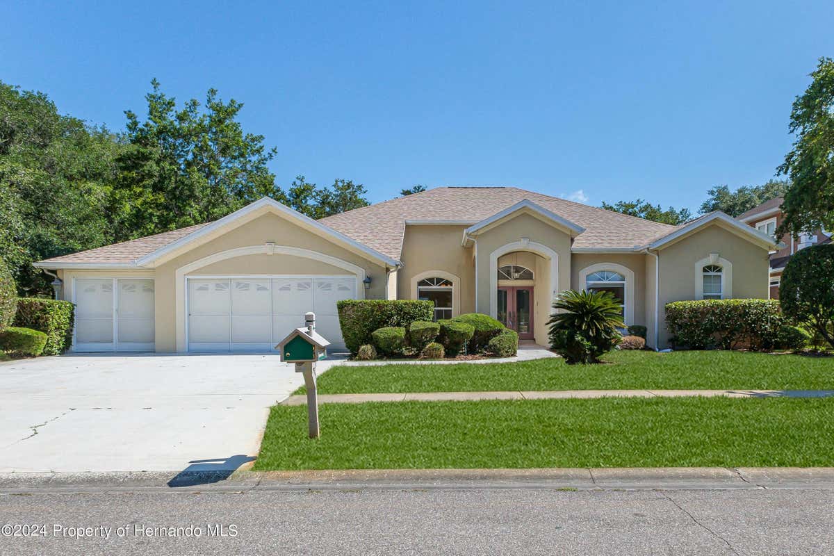 4540 GOLF CLUB LN, SPRING HILL, FL 34609, photo 1 of 60