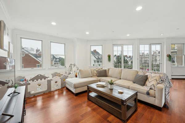 205 SHEARWATER CT W APT 22, JERSEY CITY, NJ 07305 - Image 1