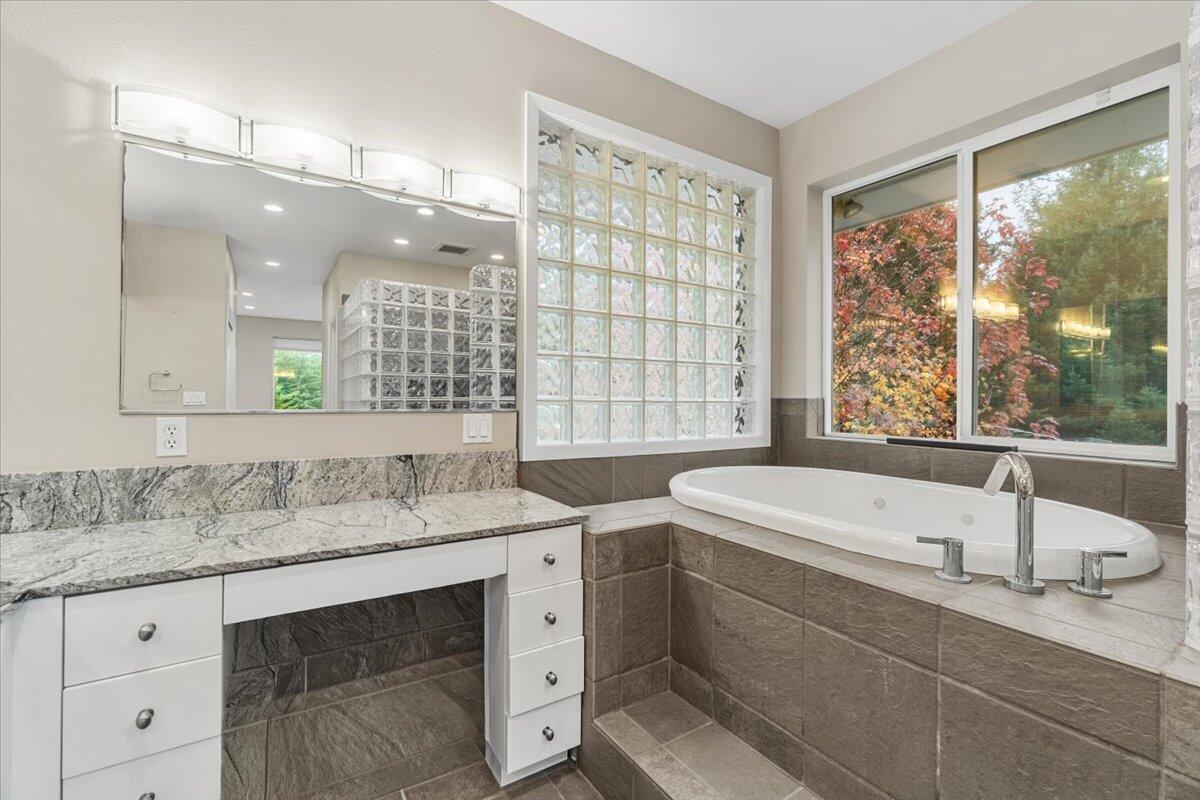 Arcata, California, 95521, United States, 4 Bedrooms Bedrooms, ,4 BathroomsBathrooms,Residential,Active,2007067