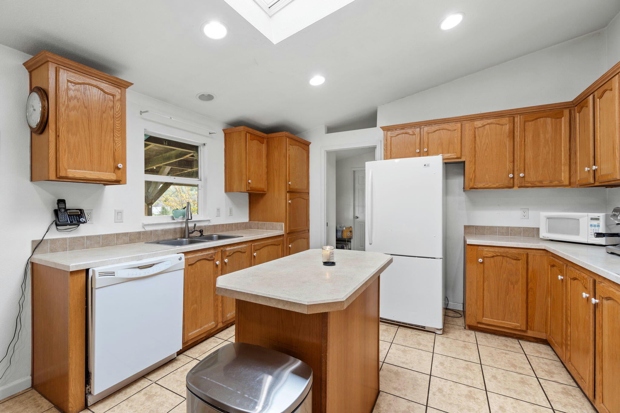 Hydesville, California, 95547, United States, ,2 BathroomsBathrooms,Residential,Active,1769846