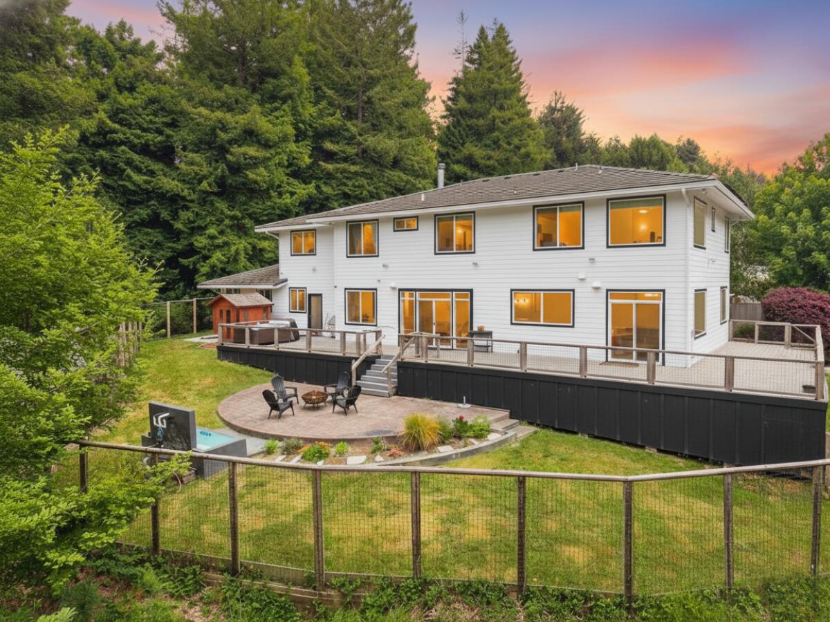 Arcata, California, 95521, United States, 4 Bedrooms Bedrooms, ,4 BathroomsBathrooms,Residential,Active,2007067