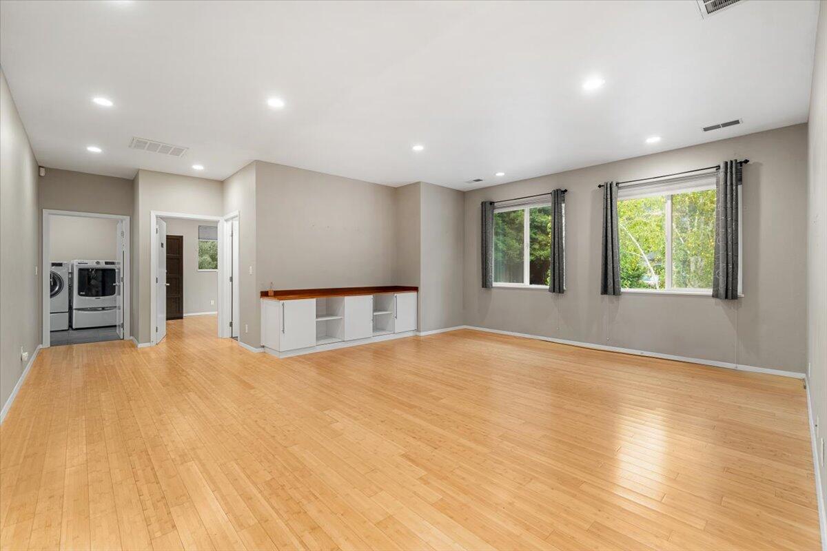 Arcata, California, 95521, United States, 4 Bedrooms Bedrooms, ,4 BathroomsBathrooms,Residential,Active,2007067