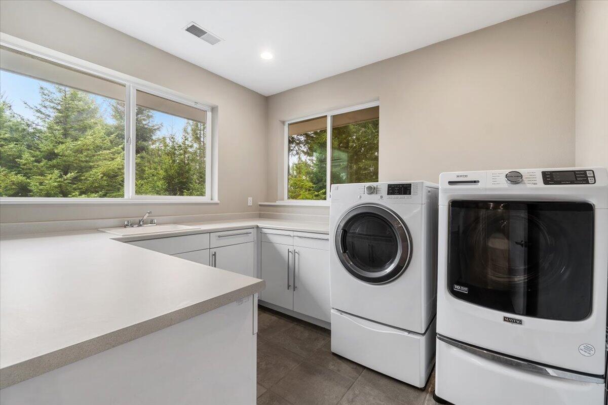 Arcata, California, 95521, United States, 4 Bedrooms Bedrooms, ,4 BathroomsBathrooms,Residential,Active,2007067