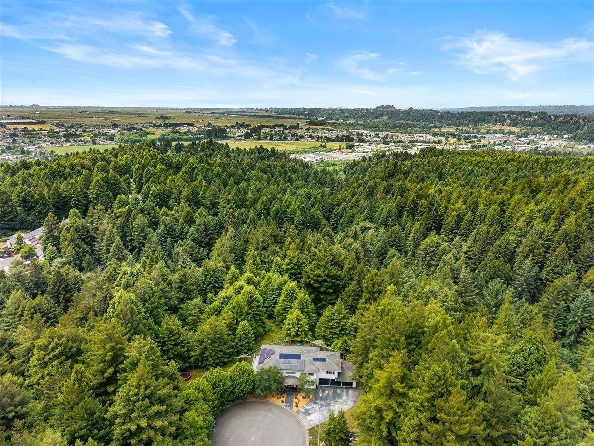 Arcata, California, 95521, United States, 4 Bedrooms Bedrooms, ,4 BathroomsBathrooms,Residential,Active,2007067