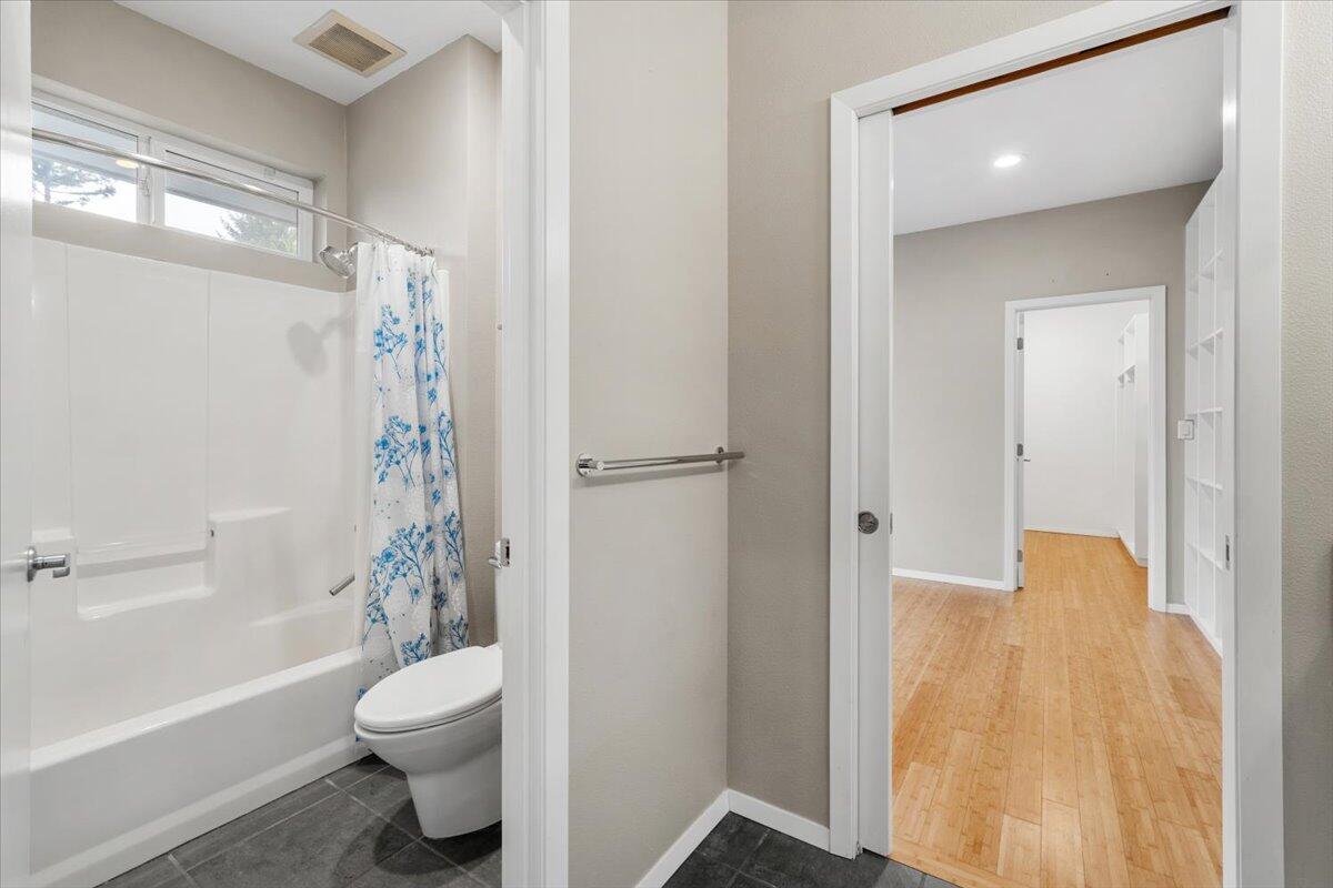 Arcata, California, 95521, United States, 4 Bedrooms Bedrooms, ,4 BathroomsBathrooms,Residential,Active,2007067