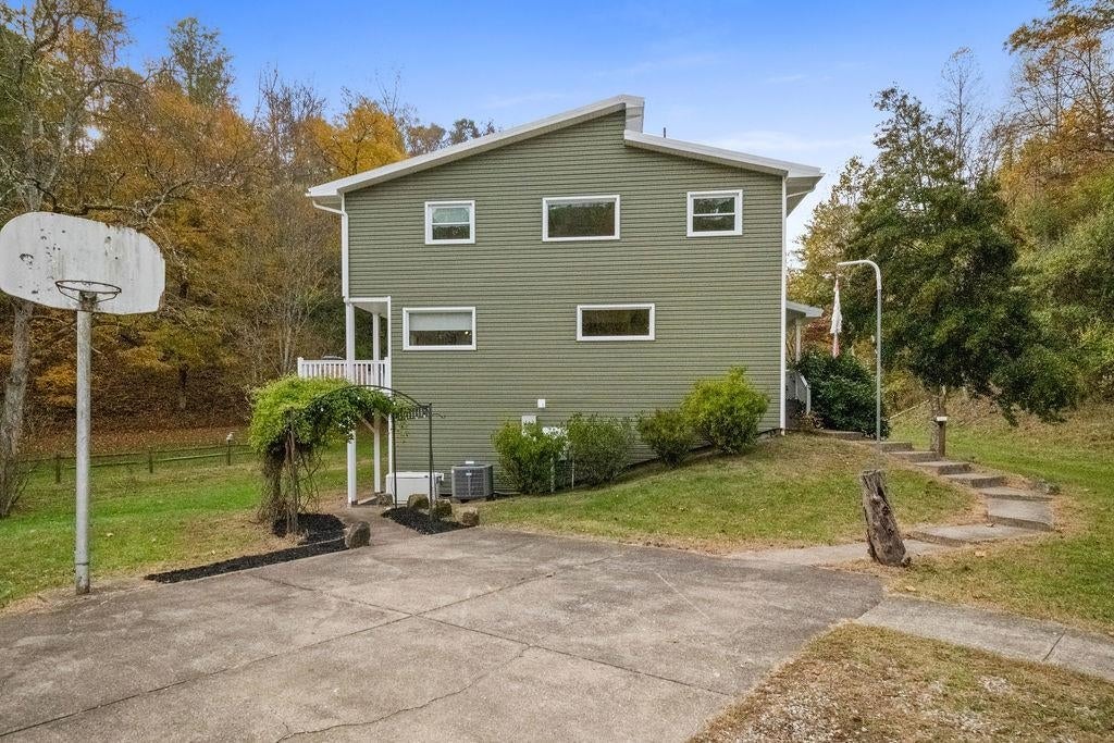 Culloden, West Virginia, 25510, United States, 3 Bedrooms Bedrooms, ,4 BathroomsBathrooms,Residential,Active,1972194