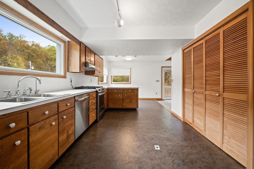 Culloden, West Virginia, 25510, United States, 3 Bedrooms Bedrooms, ,4 BathroomsBathrooms,Residential,Active,1972194