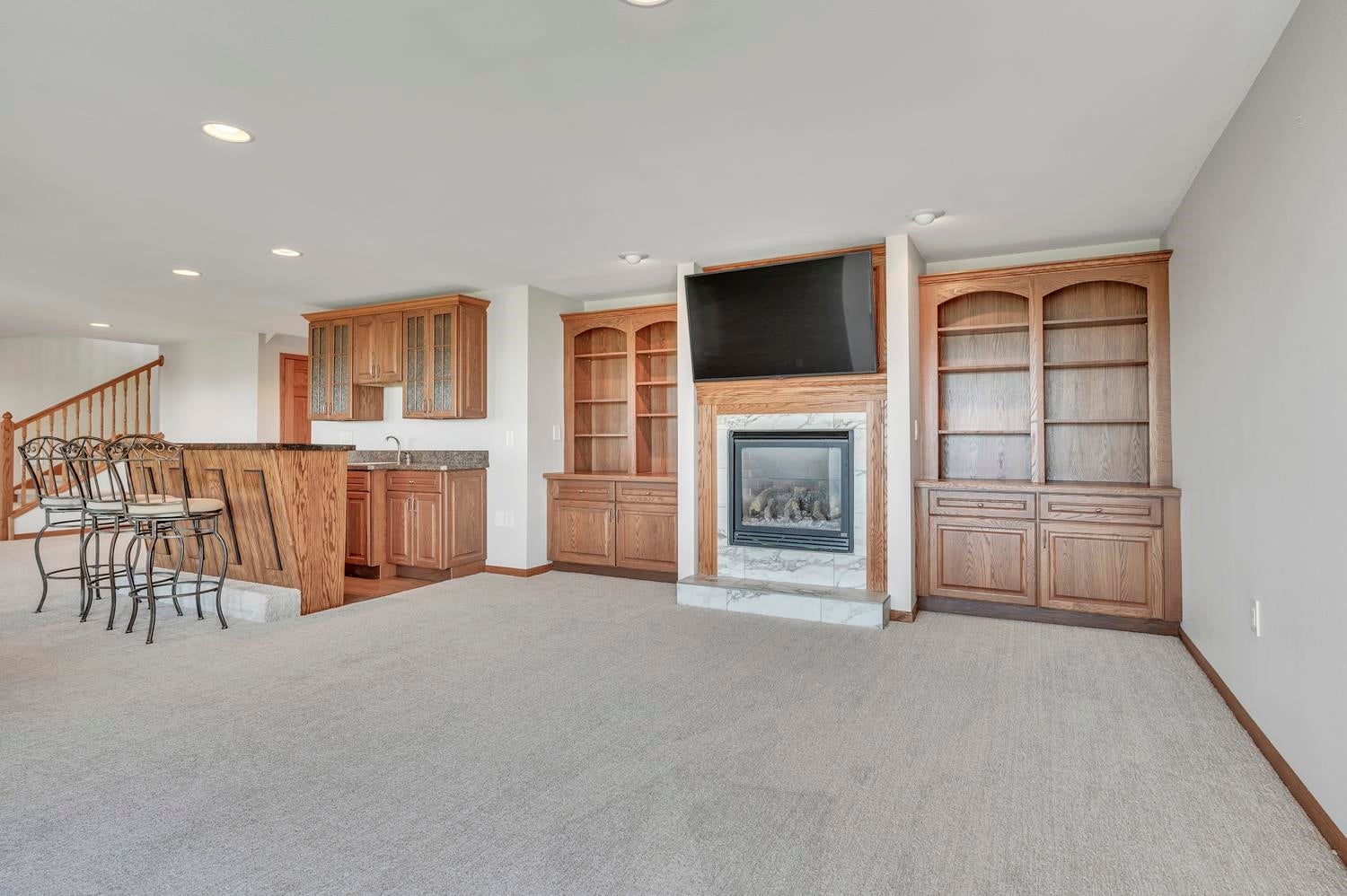 Spirit Lake, Iowa, 51360, United States, 6 Bedrooms Bedrooms, ,4 BathroomsBathrooms,Residential,Active,2012191