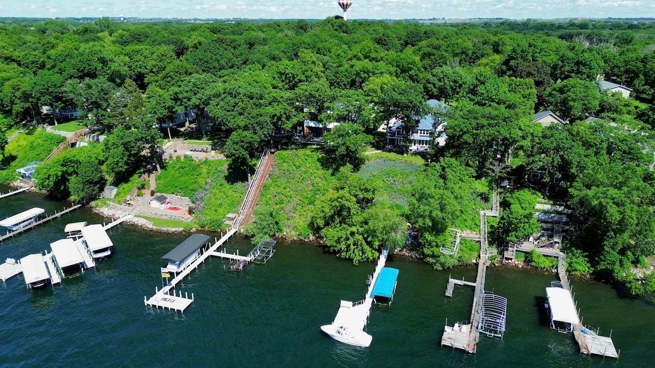 Okoboji, Iowa, 51355, United States, 8 Bedrooms Bedrooms, ,7 BathroomsBathrooms,Residential,Active,1953699