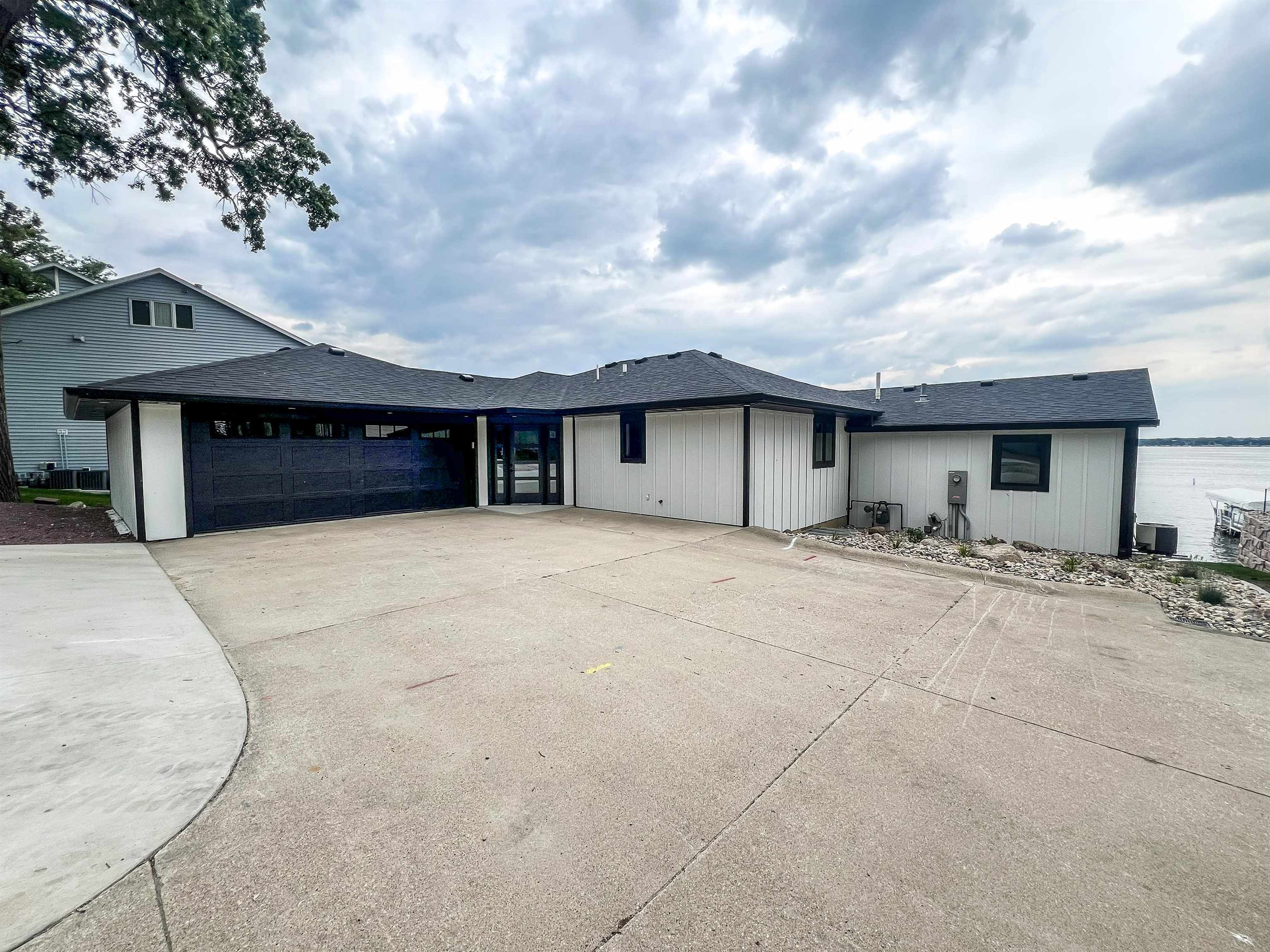 Okoboji, Iowa, 51355, United States, ,5 BathroomsBathrooms,Residential,Active,1849201
