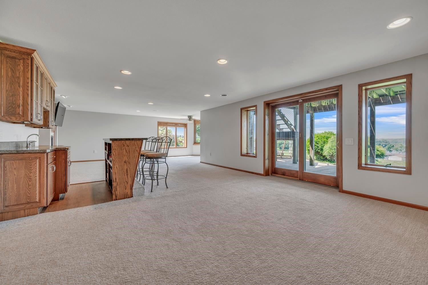 Spirit Lake, Iowa, 51360, United States, 6 Bedrooms Bedrooms, ,4 BathroomsBathrooms,Residential,Active,2012191