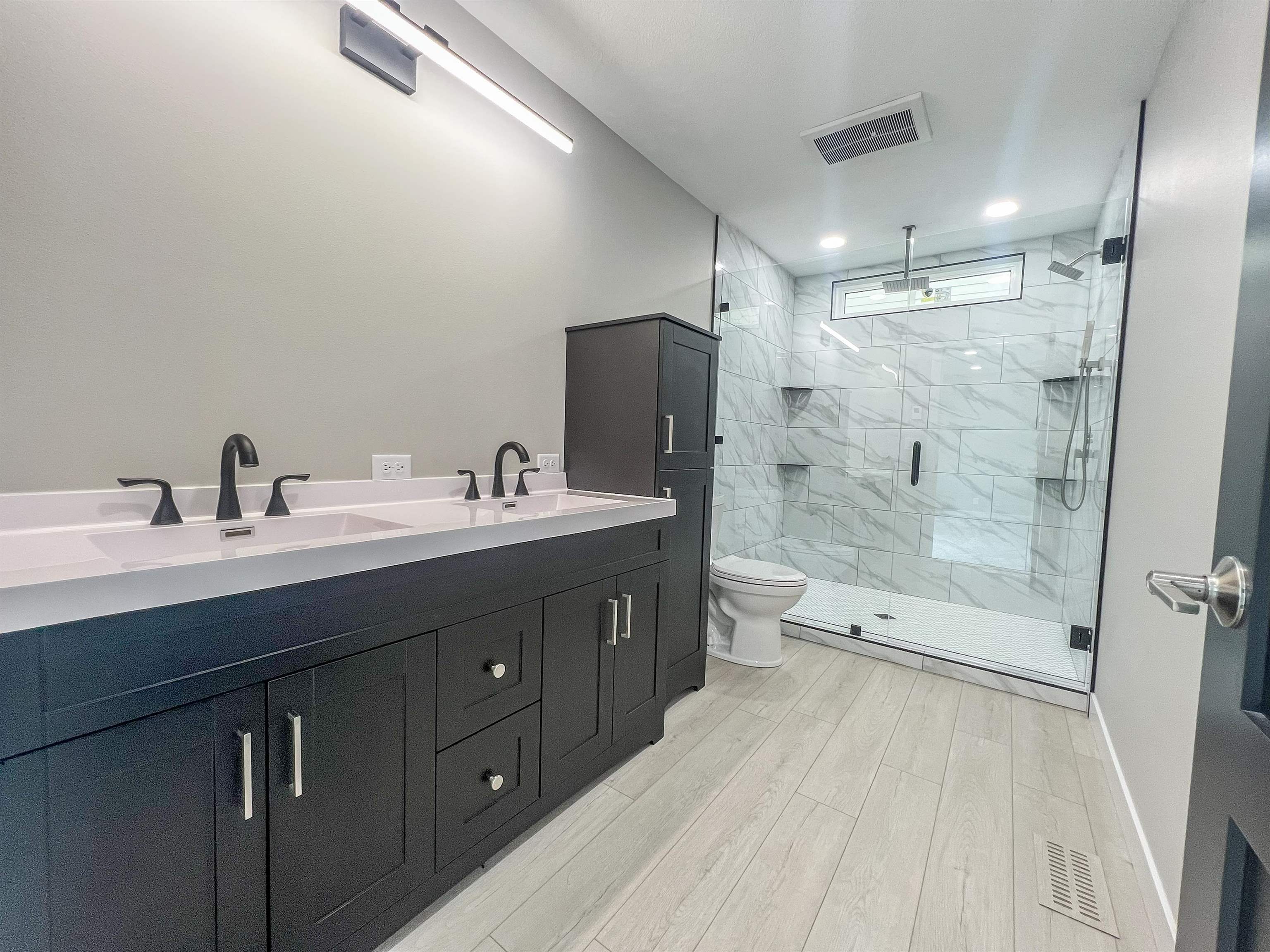 Okoboji, Iowa, 51355, United States, 5 Bedrooms Bedrooms, ,5 BathroomsBathrooms,Residential,Active,2007168