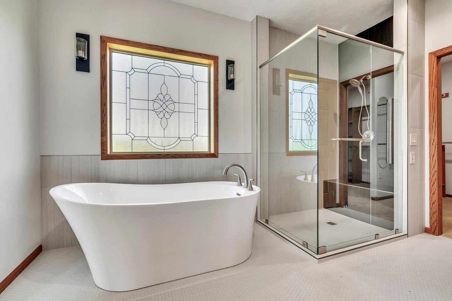 Spirit Lake, Iowa, 51360, United States, 6 Bedrooms Bedrooms, ,4 BathroomsBathrooms,Residential,Active,2012191