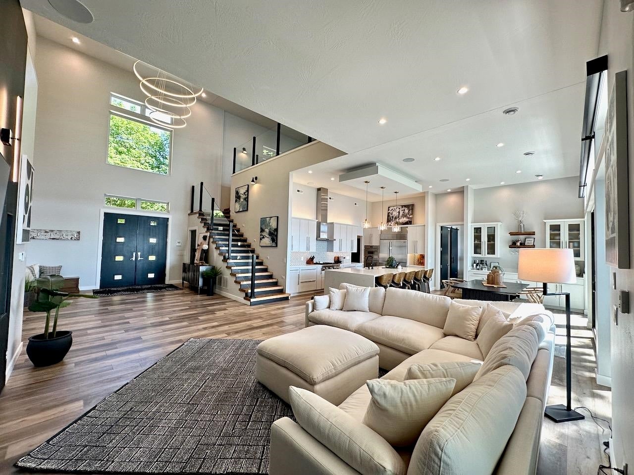 Okoboji, Iowa, 51355, United States, 8 Bedrooms Bedrooms, ,7 BathroomsBathrooms,Residential,Active,1953699