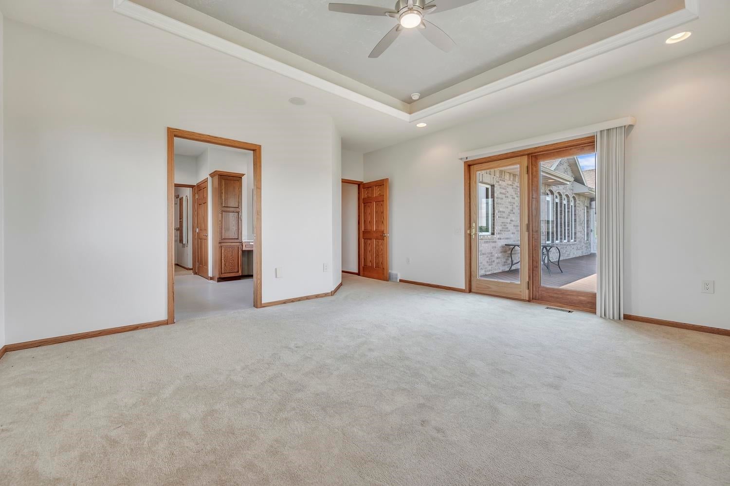 Spirit Lake, Iowa, 51360, United States, 6 Bedrooms Bedrooms, ,4 BathroomsBathrooms,Residential,Active,2012191