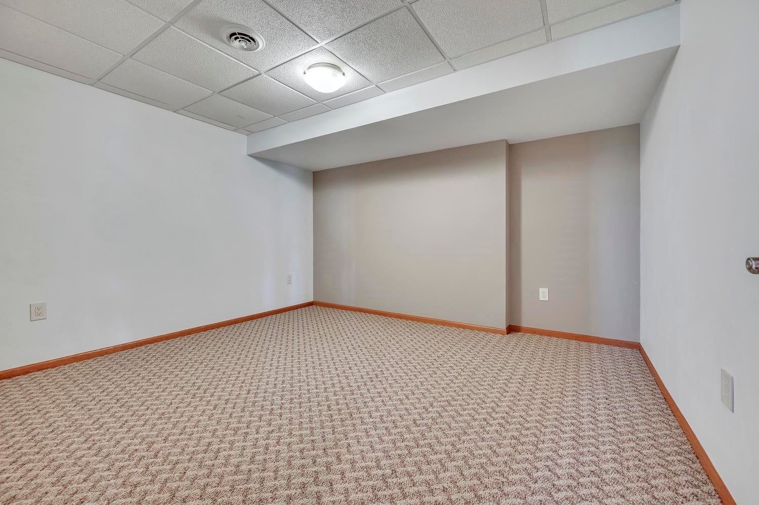 Spirit Lake, Iowa, 51360, United States, 6 Bedrooms Bedrooms, ,4 BathroomsBathrooms,Residential,Active,2012191