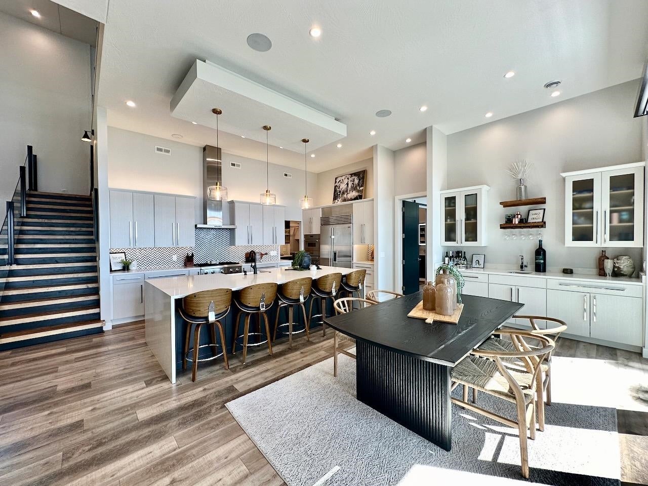 Okoboji, Iowa, 51355, United States, 8 Bedrooms Bedrooms, ,7 BathroomsBathrooms,Residential,Active,1953699