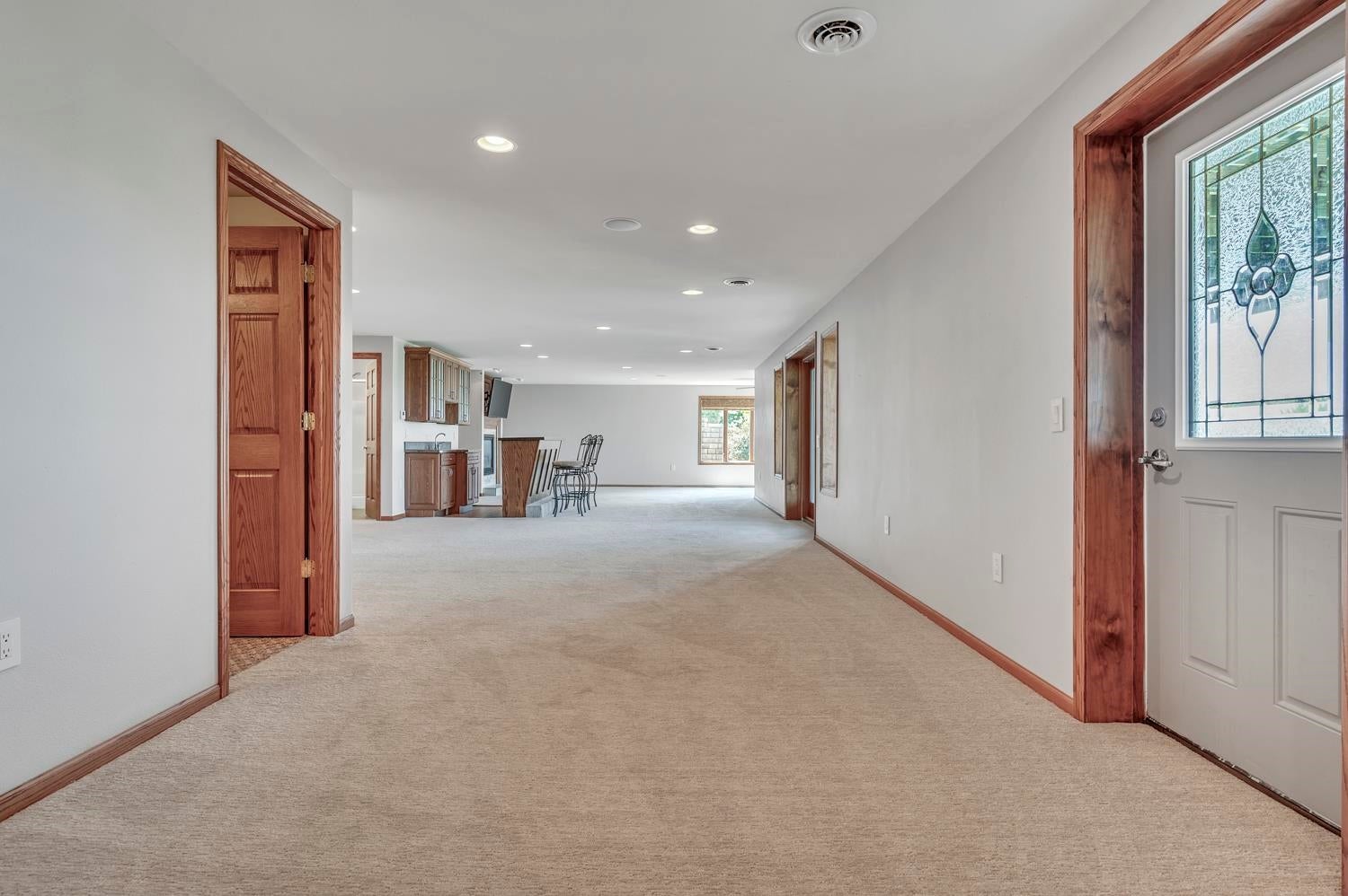 Spirit Lake, Iowa, 51360, United States, 6 Bedrooms Bedrooms, ,4 BathroomsBathrooms,Residential,Active,2012191