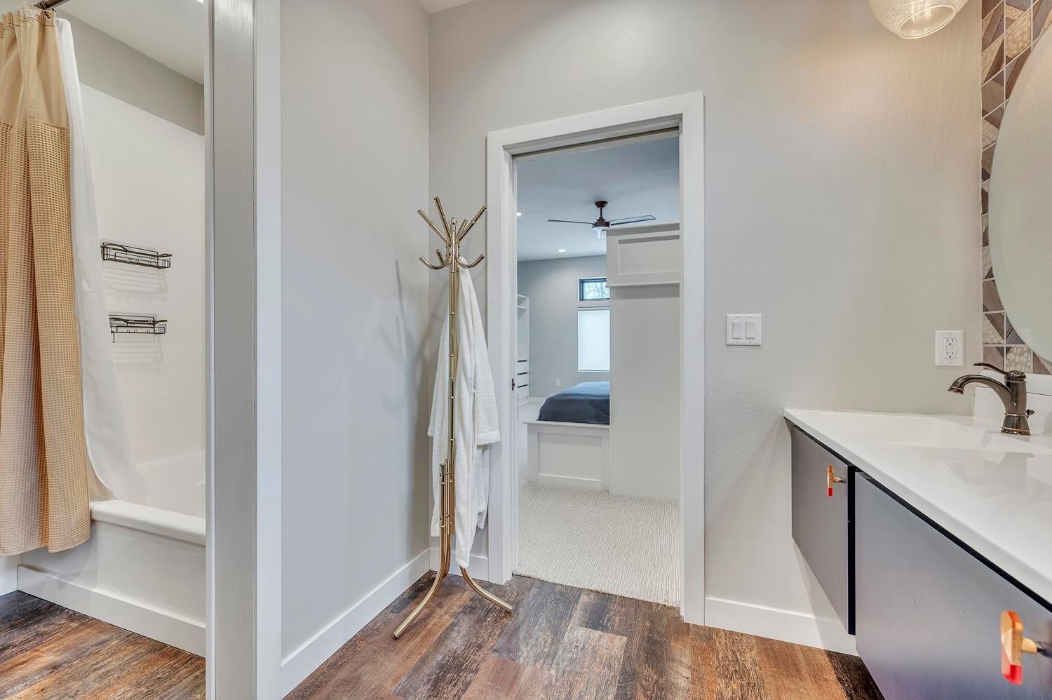 Wahpeton, Iowa, 51351, United States, 4 Bedrooms Bedrooms, ,3 BathroomsBathrooms,Residential,Active,2012475