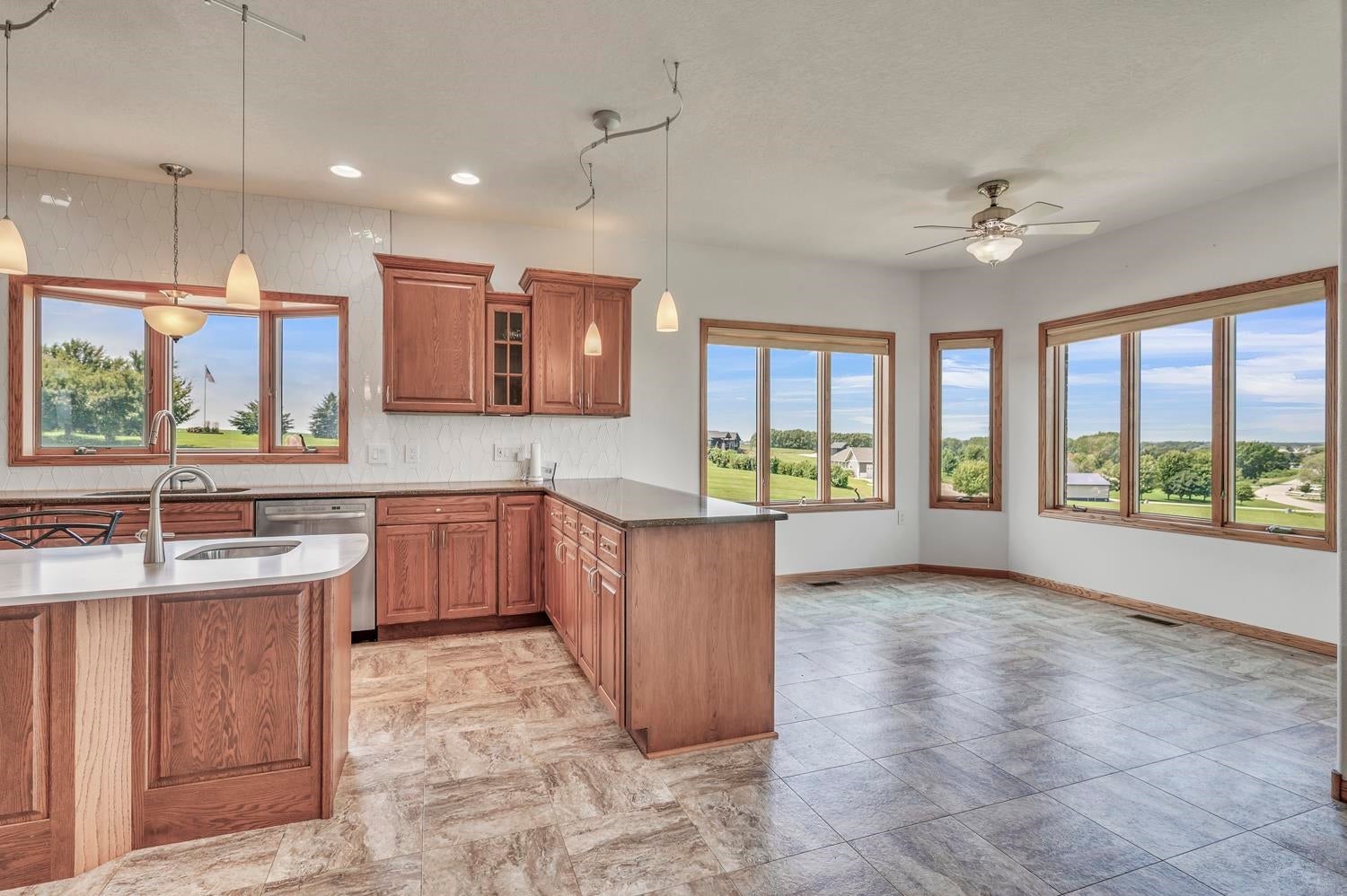 Spirit Lake, Iowa, 51360, United States, 6 Bedrooms Bedrooms, ,4 BathroomsBathrooms,Residential,Active,2012191