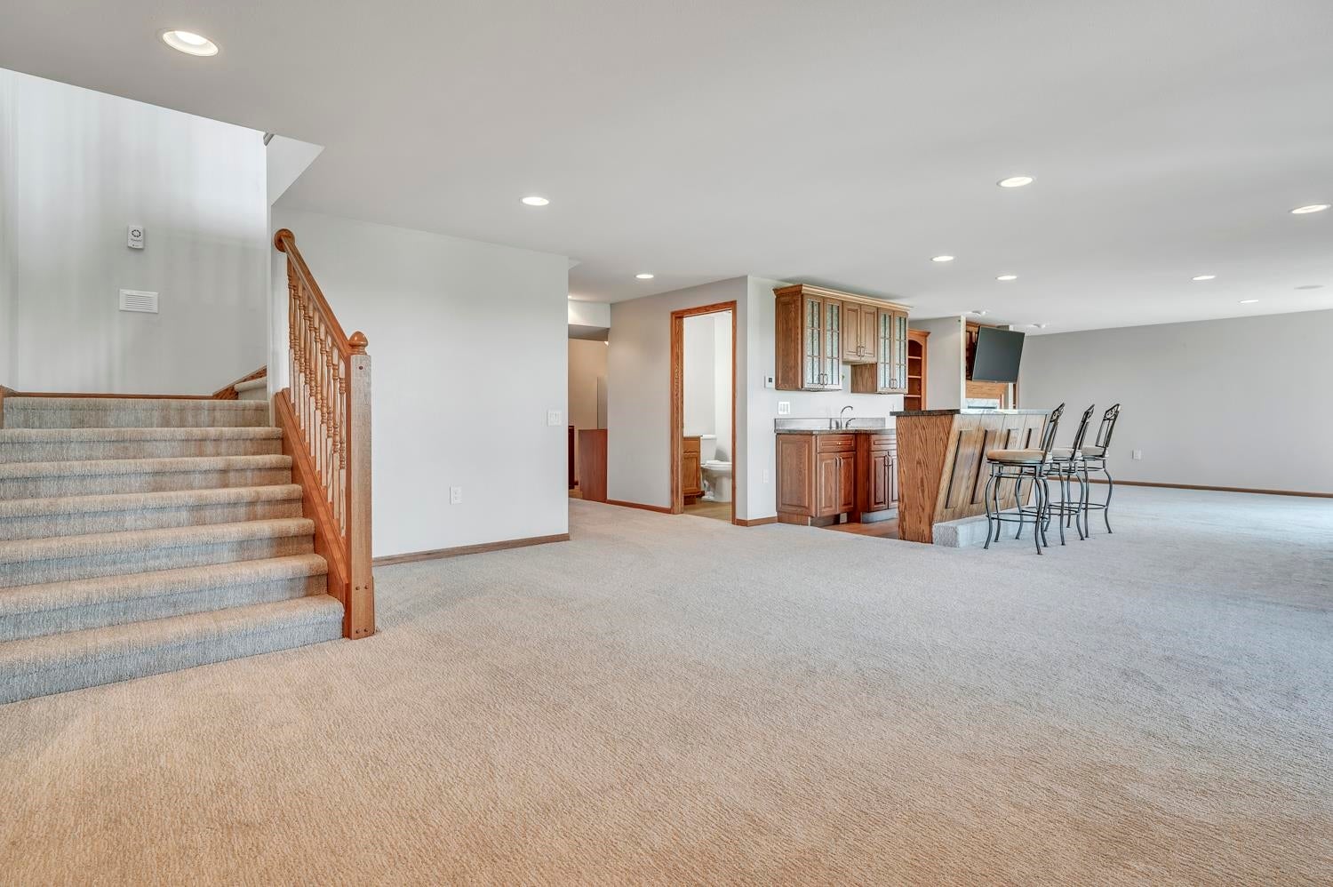 Spirit Lake, Iowa, 51360, United States, 6 Bedrooms Bedrooms, ,4 BathroomsBathrooms,Residential,Active,2012191