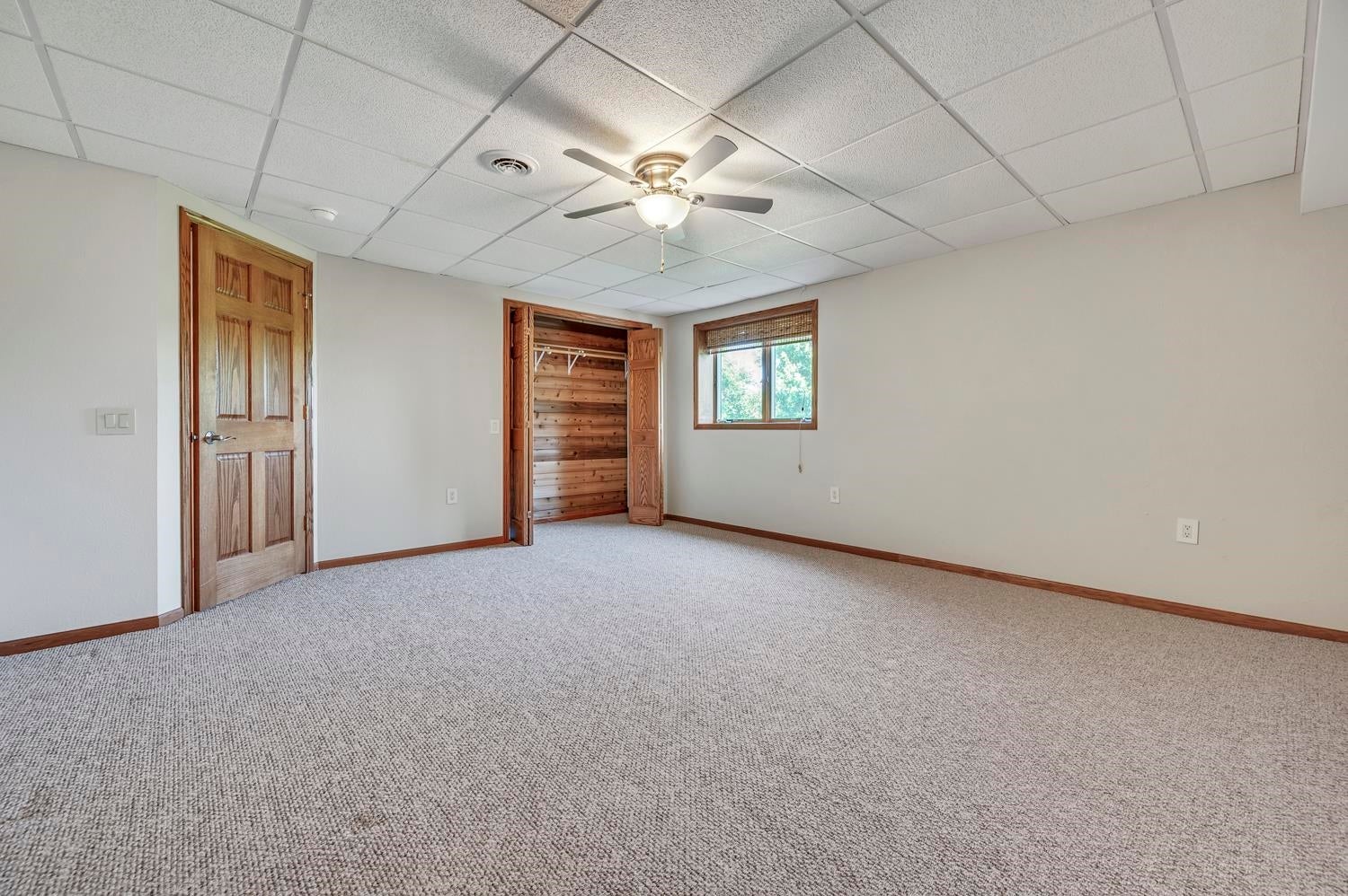 Spirit Lake, Iowa, 51360, United States, 6 Bedrooms Bedrooms, ,4 BathroomsBathrooms,Residential,Active,2012191