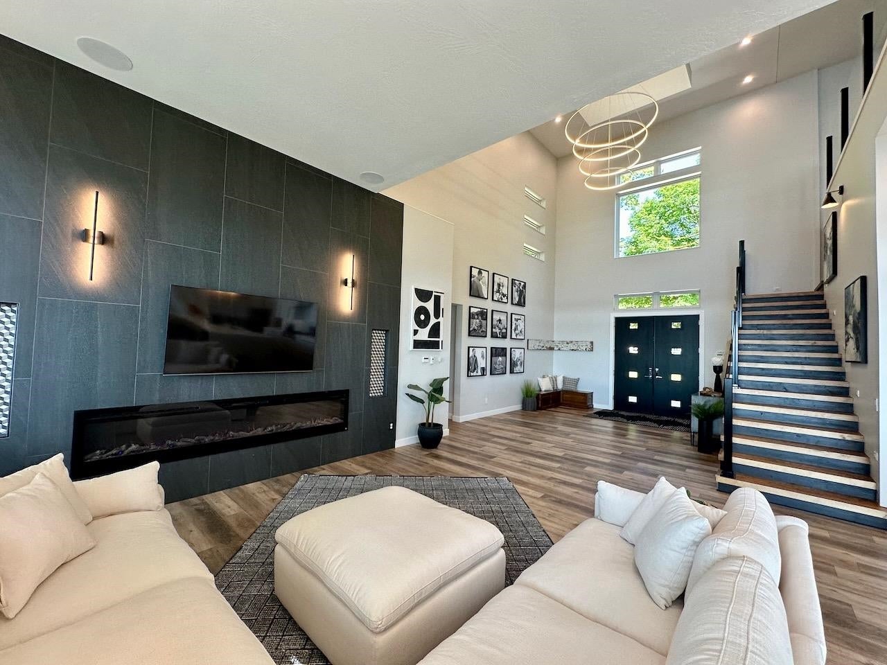 Okoboji, Iowa, 51355, United States, 8 Bedrooms Bedrooms, ,7 BathroomsBathrooms,Residential,Active,1953699