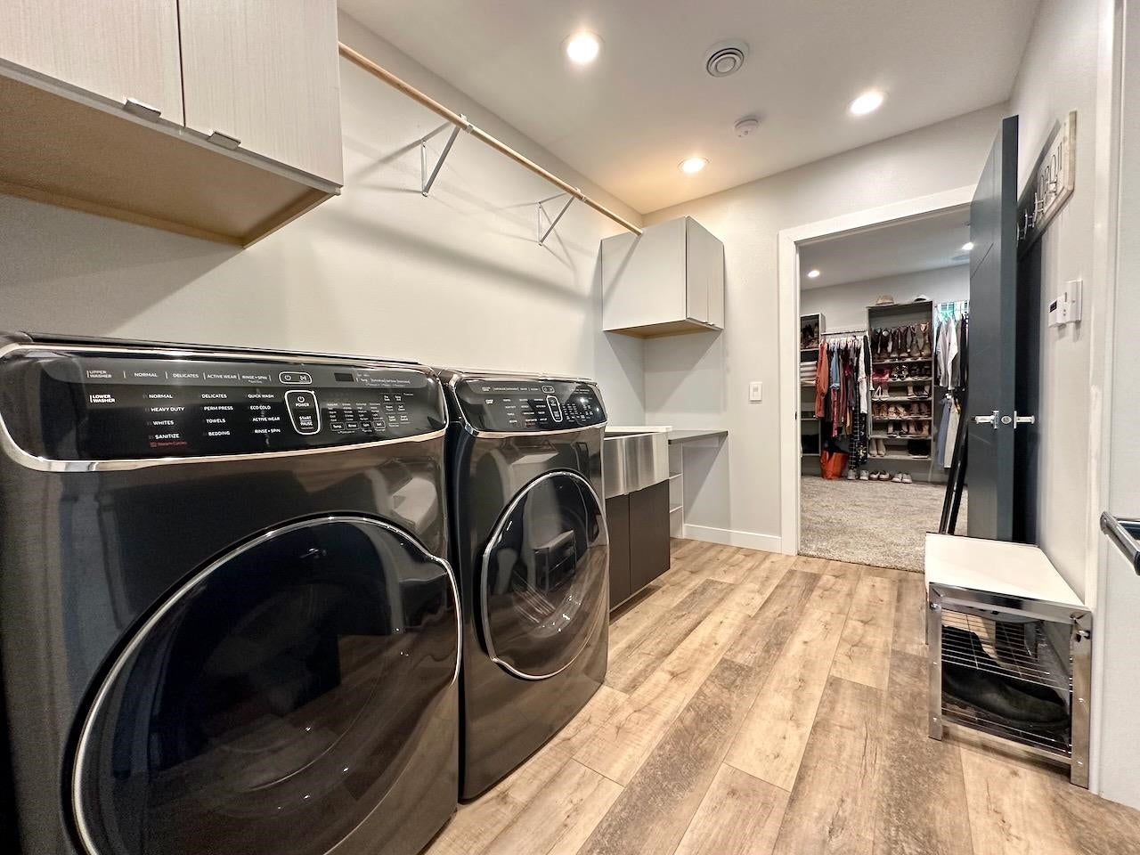 Okoboji, Iowa, 51355, United States, 8 Bedrooms Bedrooms, ,7 BathroomsBathrooms,Residential,Active,1953699