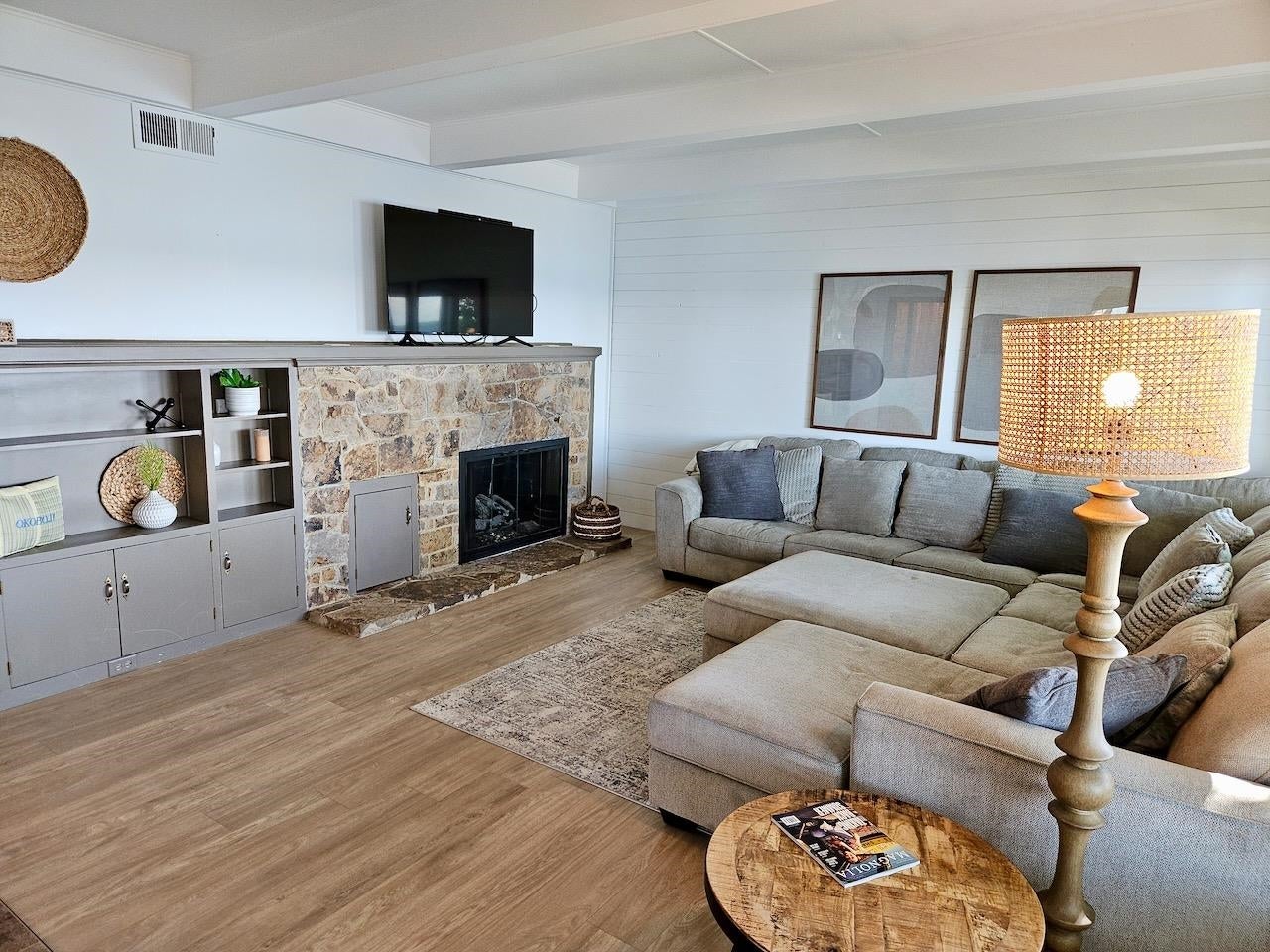 Okoboji, Iowa, 51355, United States, 8 Bedrooms Bedrooms, ,7 BathroomsBathrooms,Residential,Active,1953699