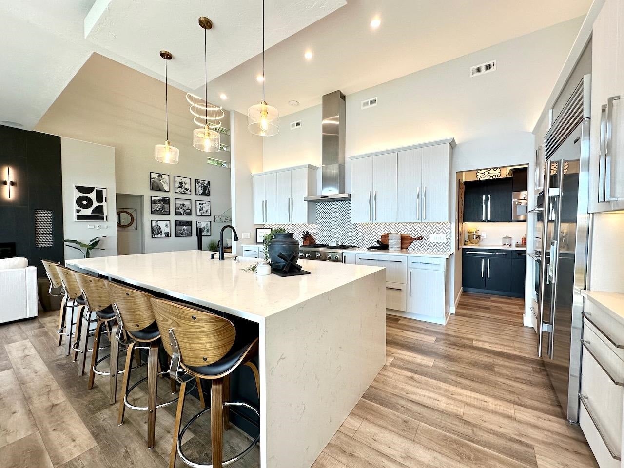 Okoboji, Iowa, 51355, United States, 8 Bedrooms Bedrooms, ,7 BathroomsBathrooms,Residential,Active,2006839