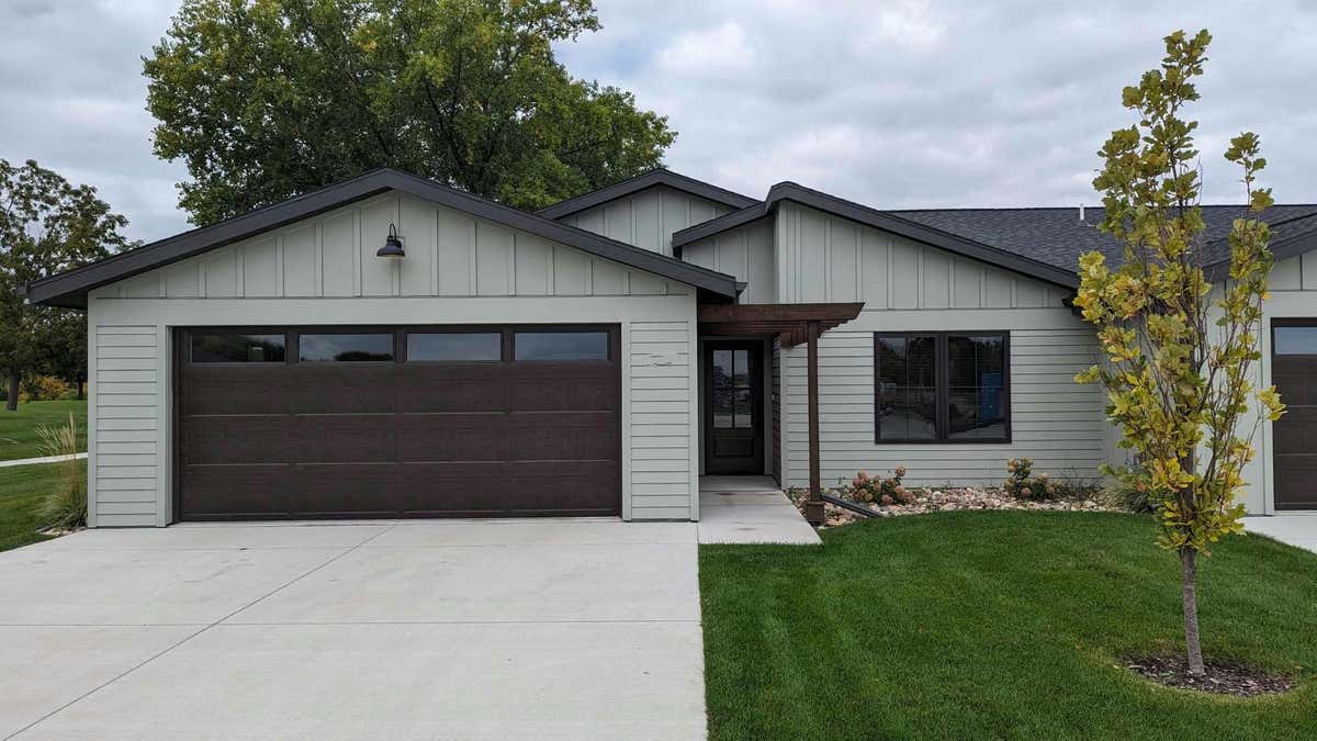 3912 DOROTHYS LN, SPIRIT LAKE, IA 51360, photo 1 of 10