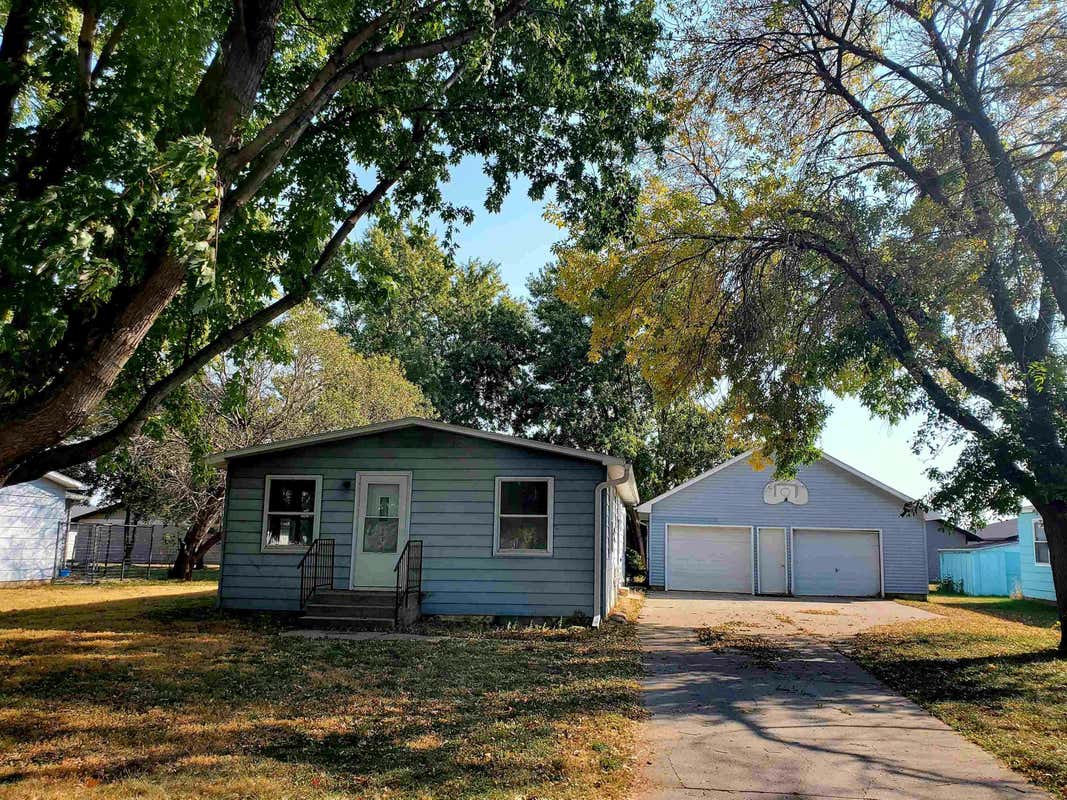 210 35TH AVE W, SPENCER, IA 51301, photo 1 of 19