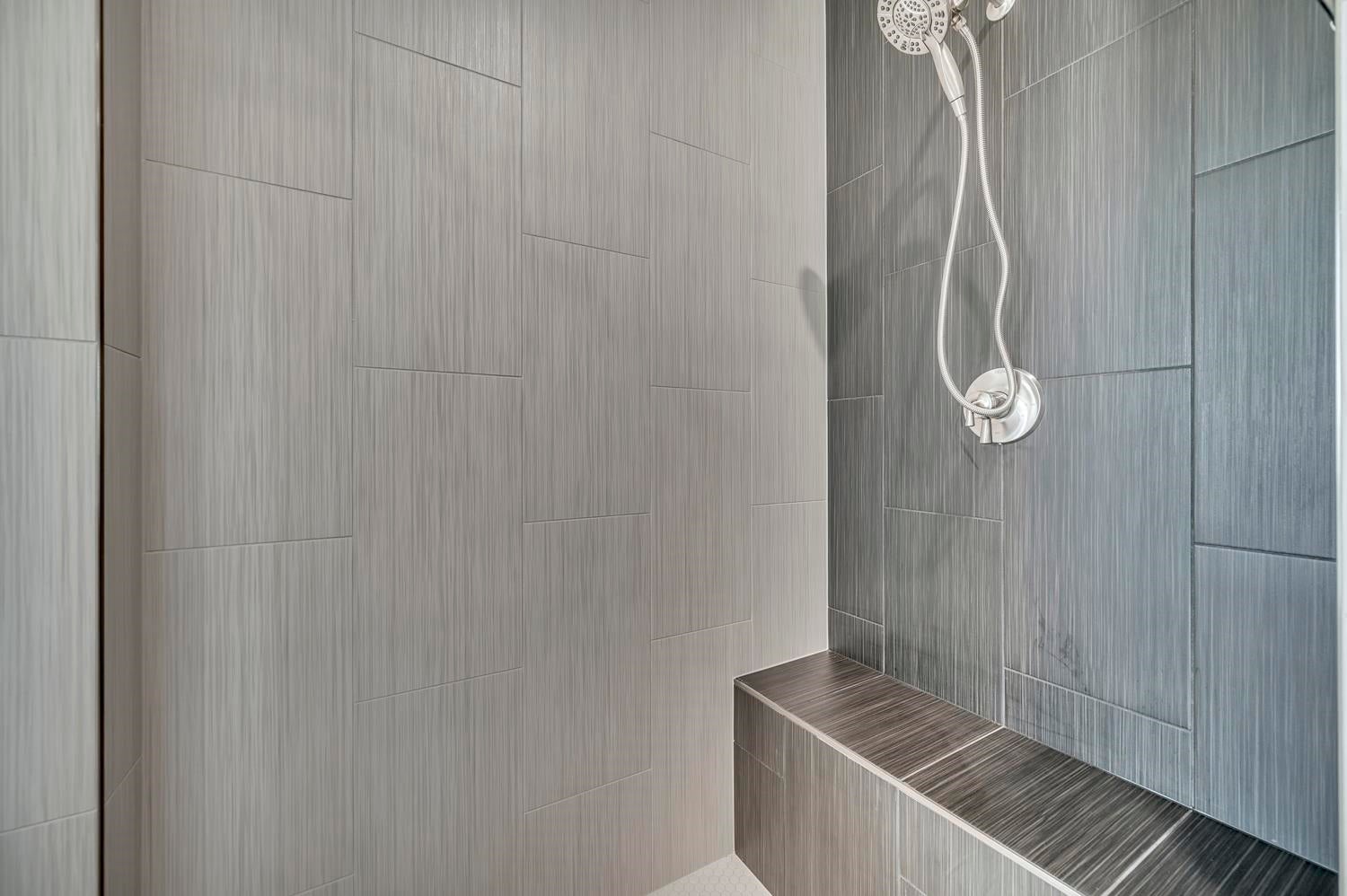 Spirit Lake, Iowa, 51360, United States, 6 Bedrooms Bedrooms, ,4 BathroomsBathrooms,Residential,Active,2012191