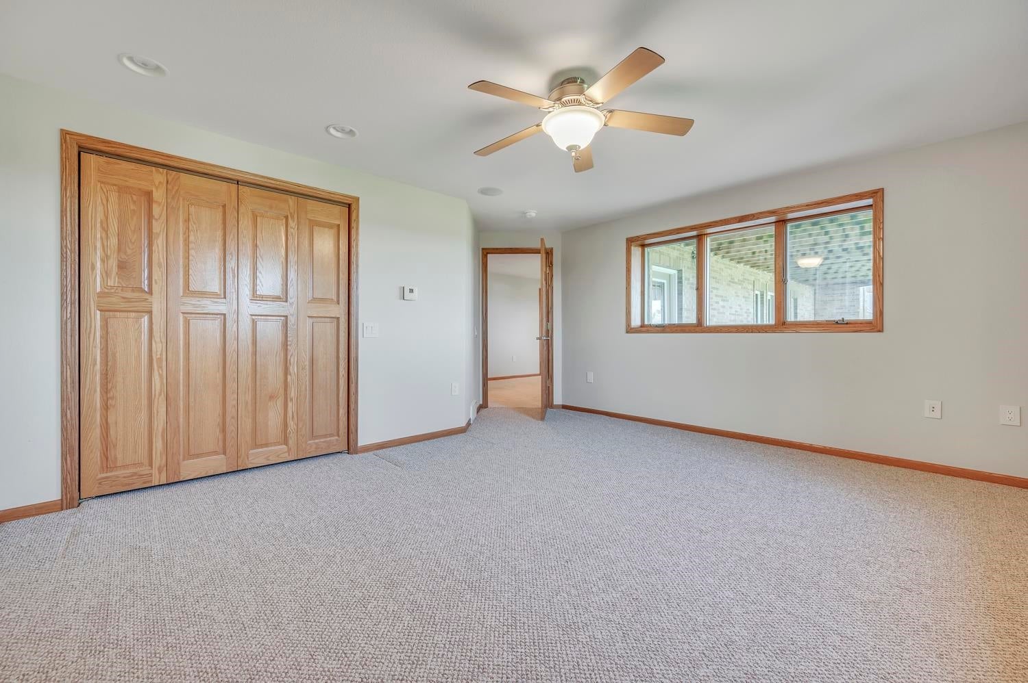 Spirit Lake, Iowa, 51360, United States, 6 Bedrooms Bedrooms, ,4 BathroomsBathrooms,Residential,Active,2012191