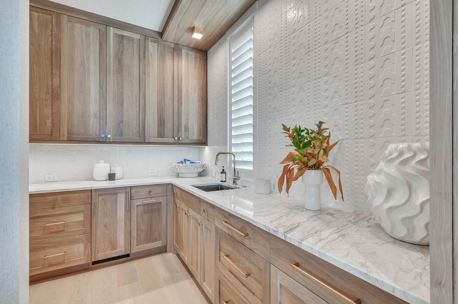 Okoboji, Iowa, 51355, United States, 6 Bedrooms Bedrooms, ,7 BathroomsBathrooms,Residential,Active,1915050