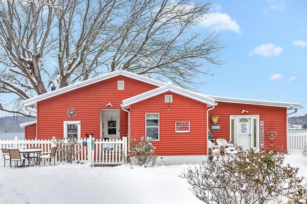 Unionville, Indiana, 47468, United States, 2 Bedrooms Bedrooms, ,2 BathroomsBathrooms,Residential,Active,2001339