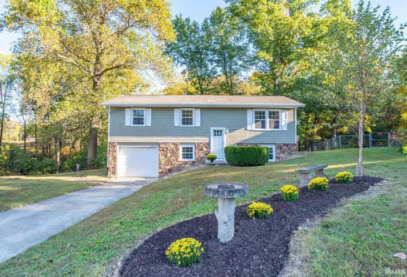 636 N ROBIN DR, ELLETTSVILLE, IN 47429 - Image 1