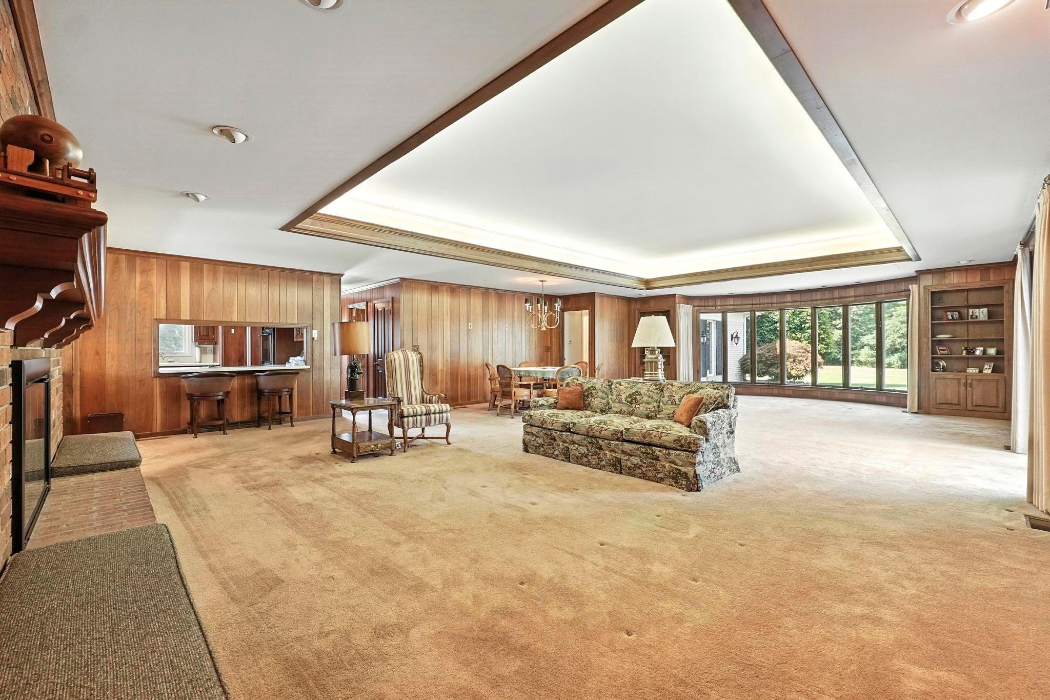 Angola, Indiana, 46703, United States, 4 Bedrooms Bedrooms, ,5 BathroomsBathrooms,Residential,Active,1934788