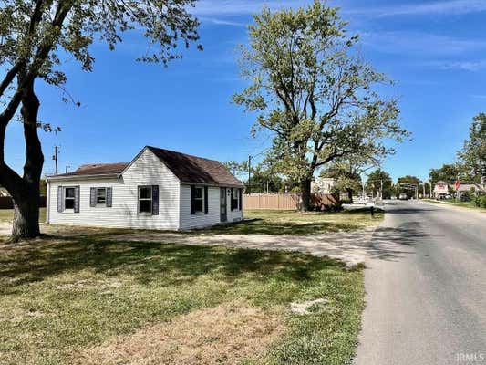 3009 N RESERVE ST, MUNCIE, IN 47303, photo 5 of 32