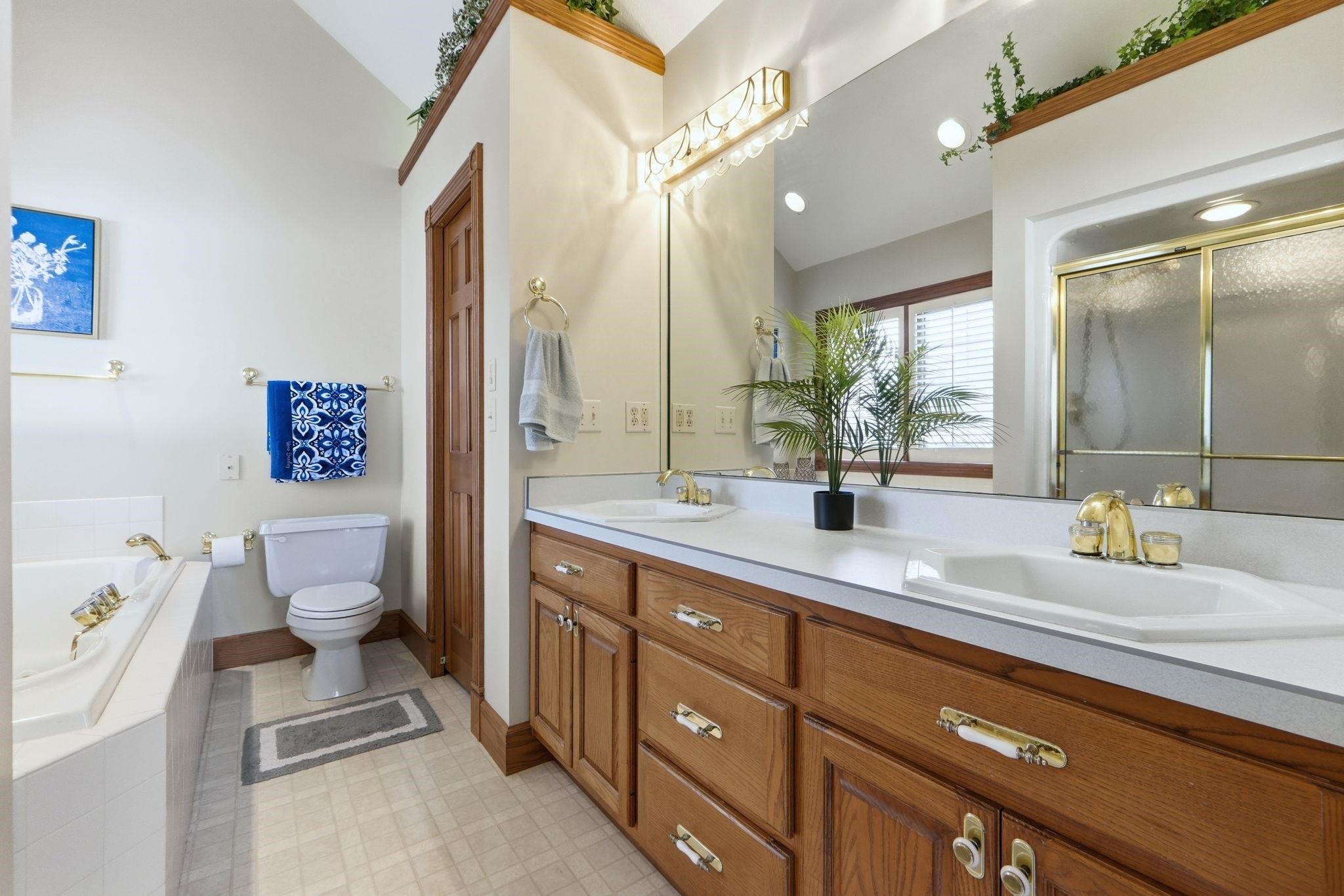 Angola, Indiana, 46703, United States, 5 Bedrooms Bedrooms, ,5 BathroomsBathrooms,Residential,Active,2018463