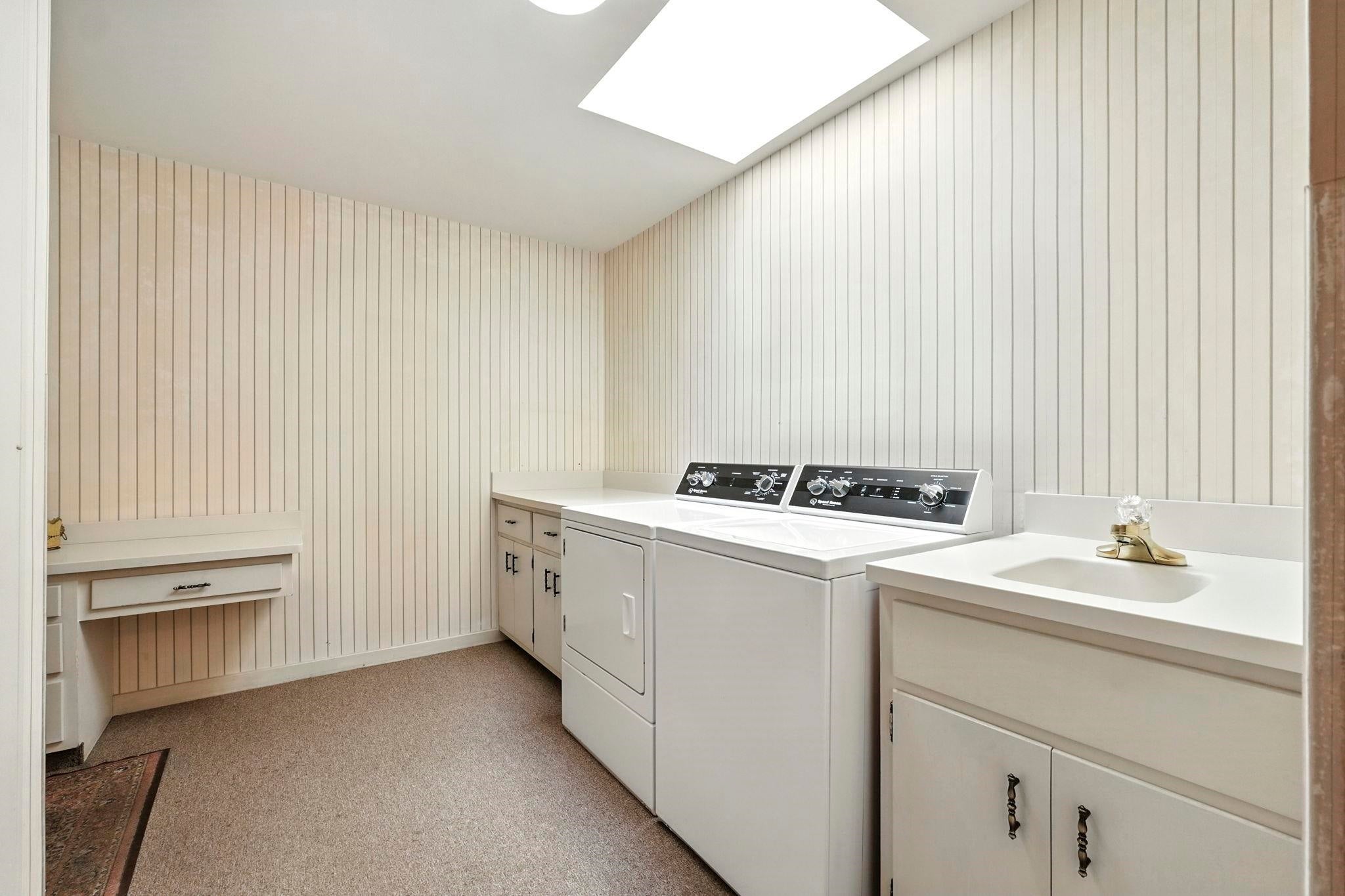 Angola, Indiana, 46703, United States, 4 Bedrooms Bedrooms, ,5 BathroomsBathrooms,Residential,Active,1934788