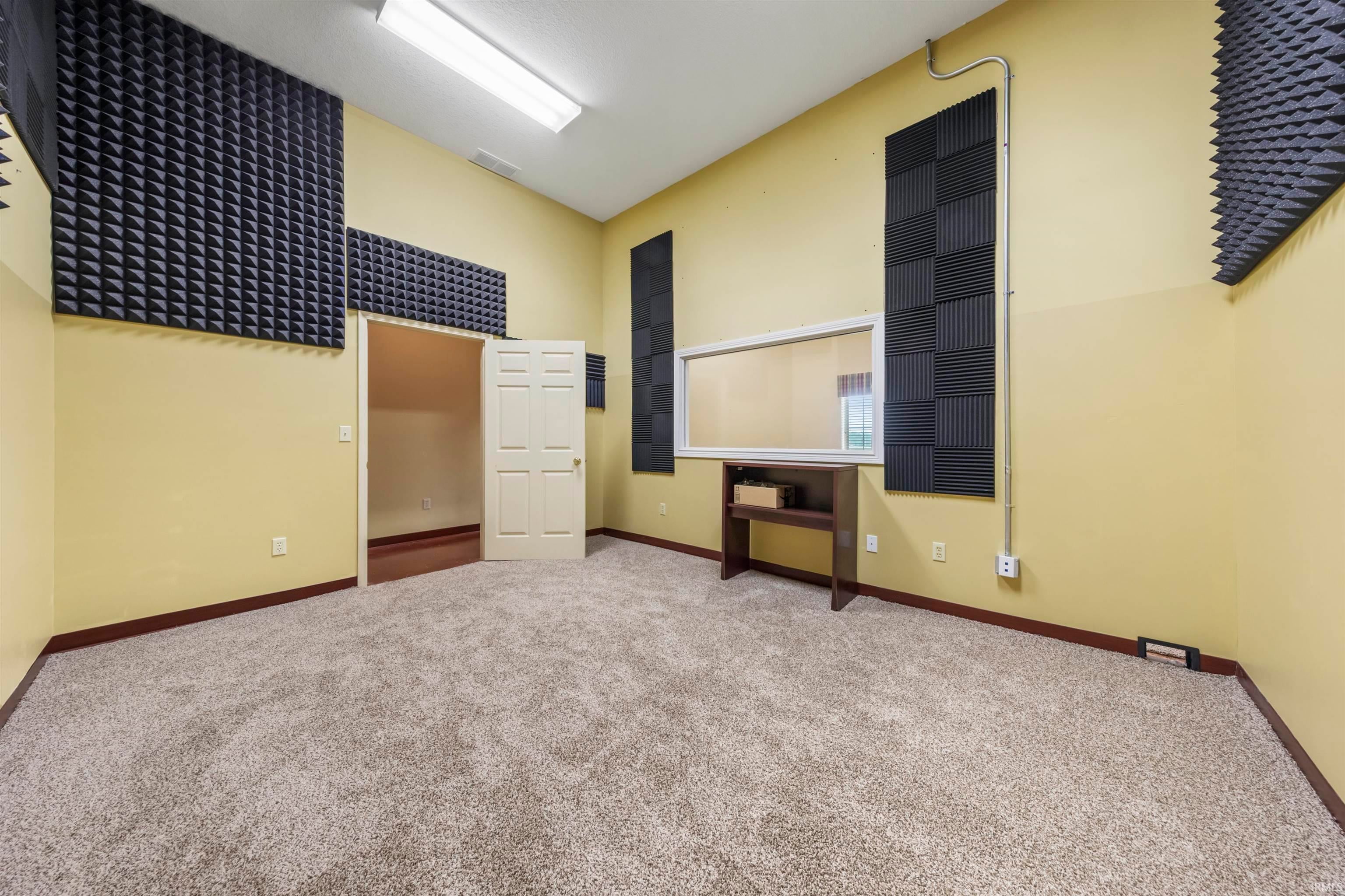 Elberfeld, Indiana, 47613, United States, ,3 BathroomsBathrooms,Residential,Active,1798045