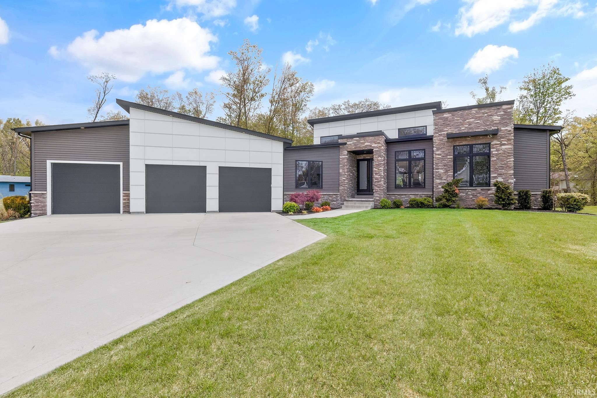 Granger, Indiana, 46530, United States, 4 Bedrooms Bedrooms, ,4 BathroomsBathrooms,Residential,Active,2045381