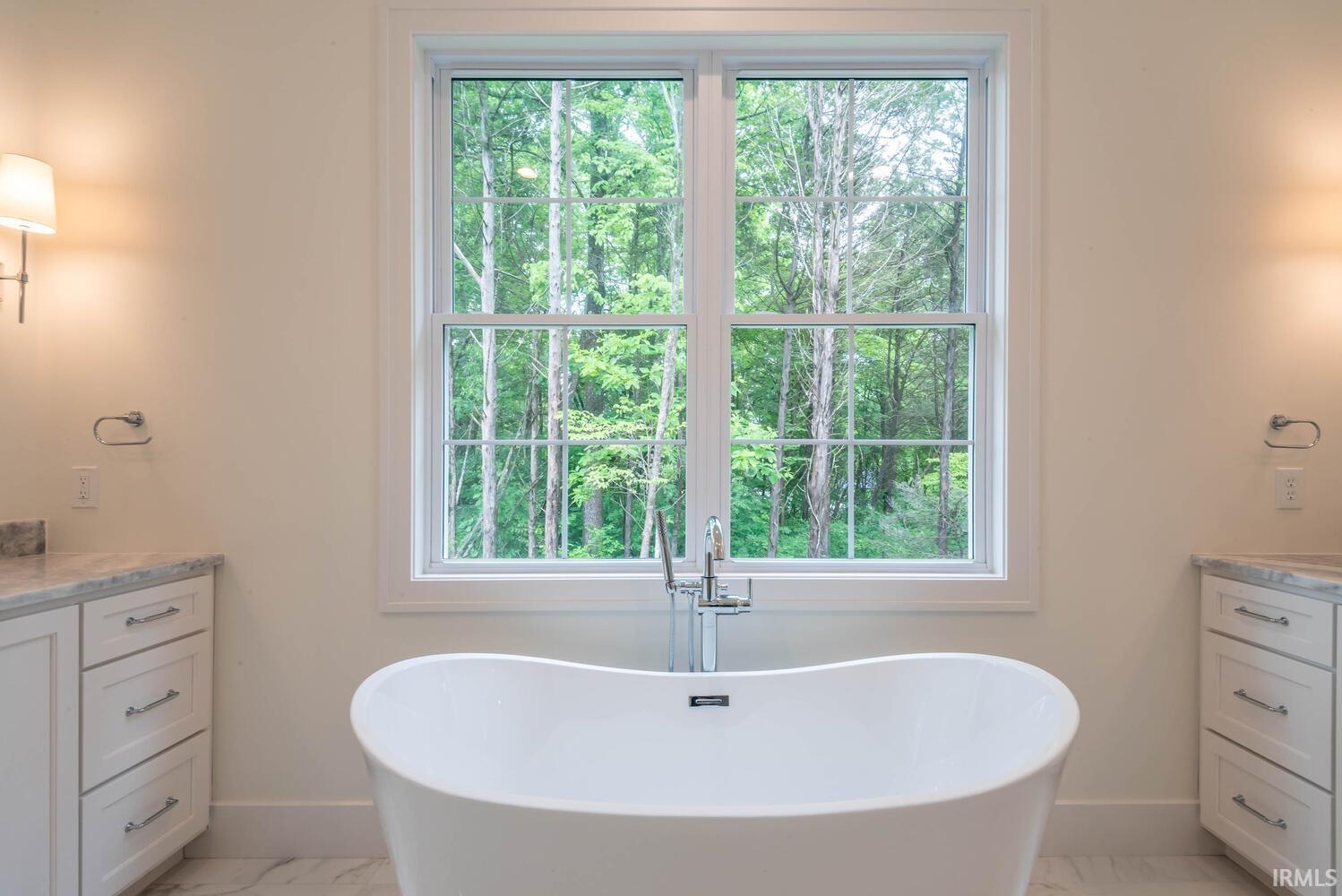 Bloomington, Indiana, 47404, United States, 3 Bedrooms Bedrooms, ,3 BathroomsBathrooms,Residential,Active,1936454