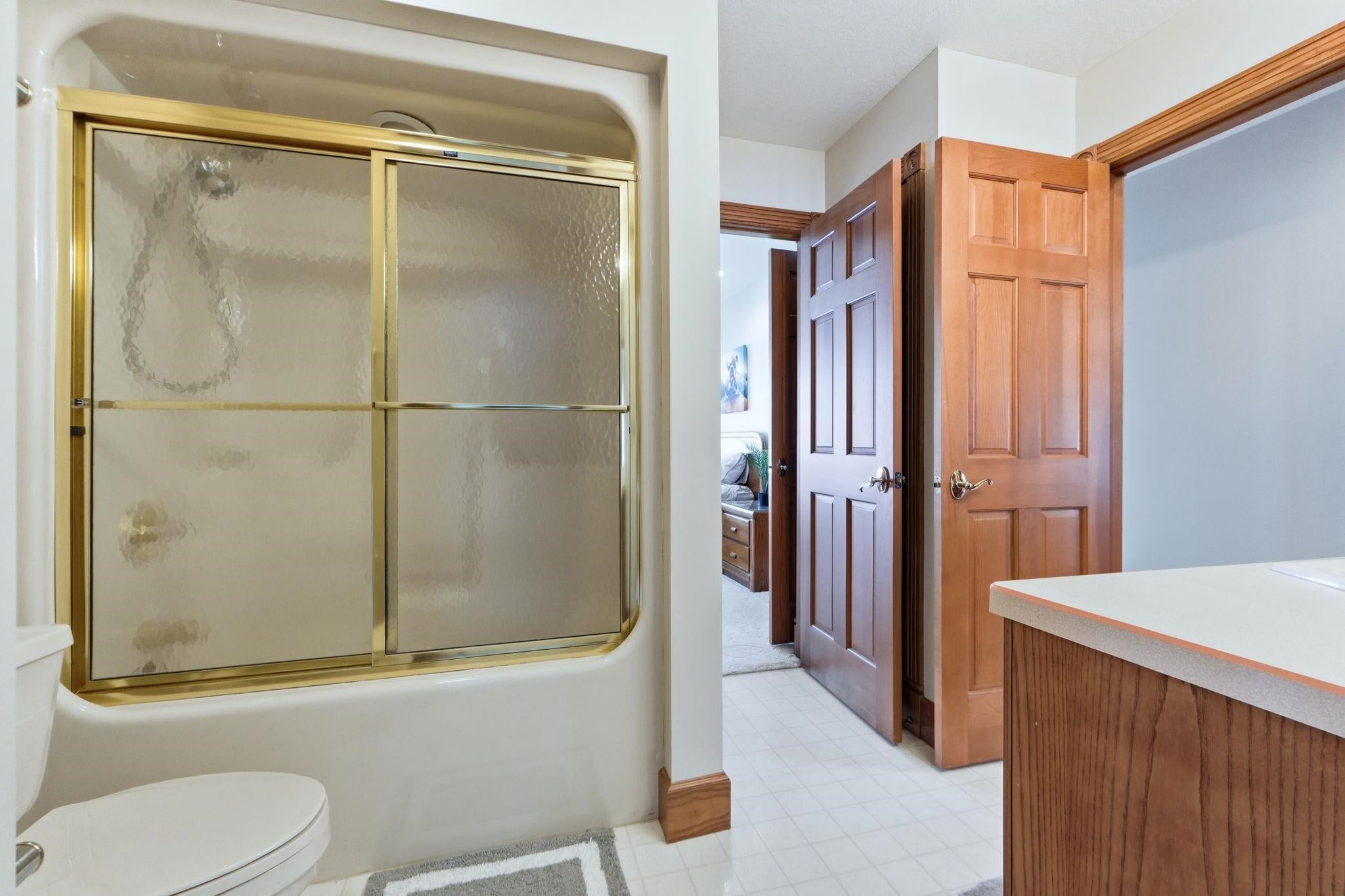 Angola, Indiana, 46703, United States, 5 Bedrooms Bedrooms, ,5 BathroomsBathrooms,Residential,Active,2018463